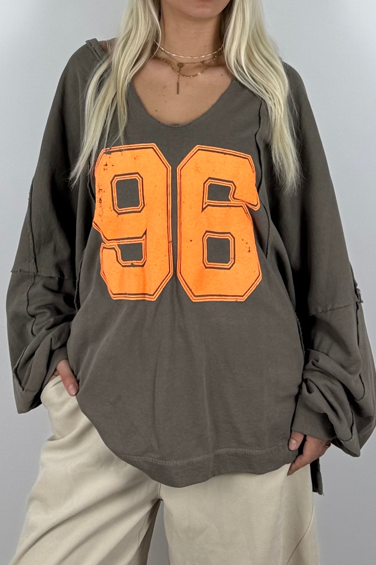 Oversize Shirt mit „96“-Statement –Mud