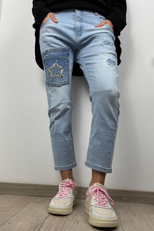 Jeans mit Strass-Stern & Nieten-Tasche