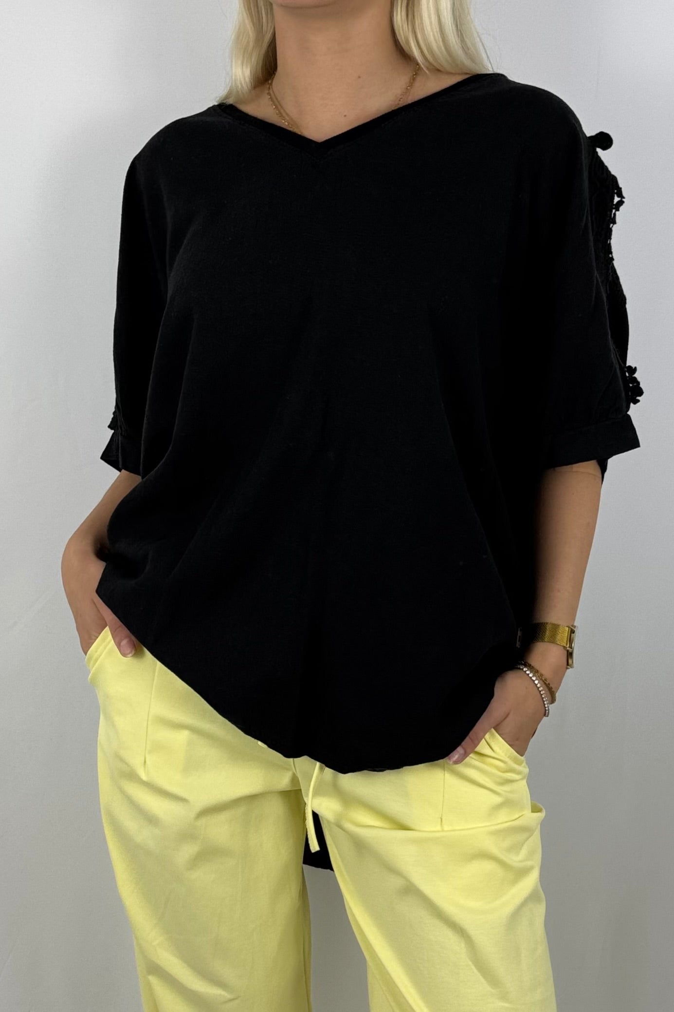 Leinen-Viscose Shirt mit Häkelspitze – luftig & feminin-Schwarz