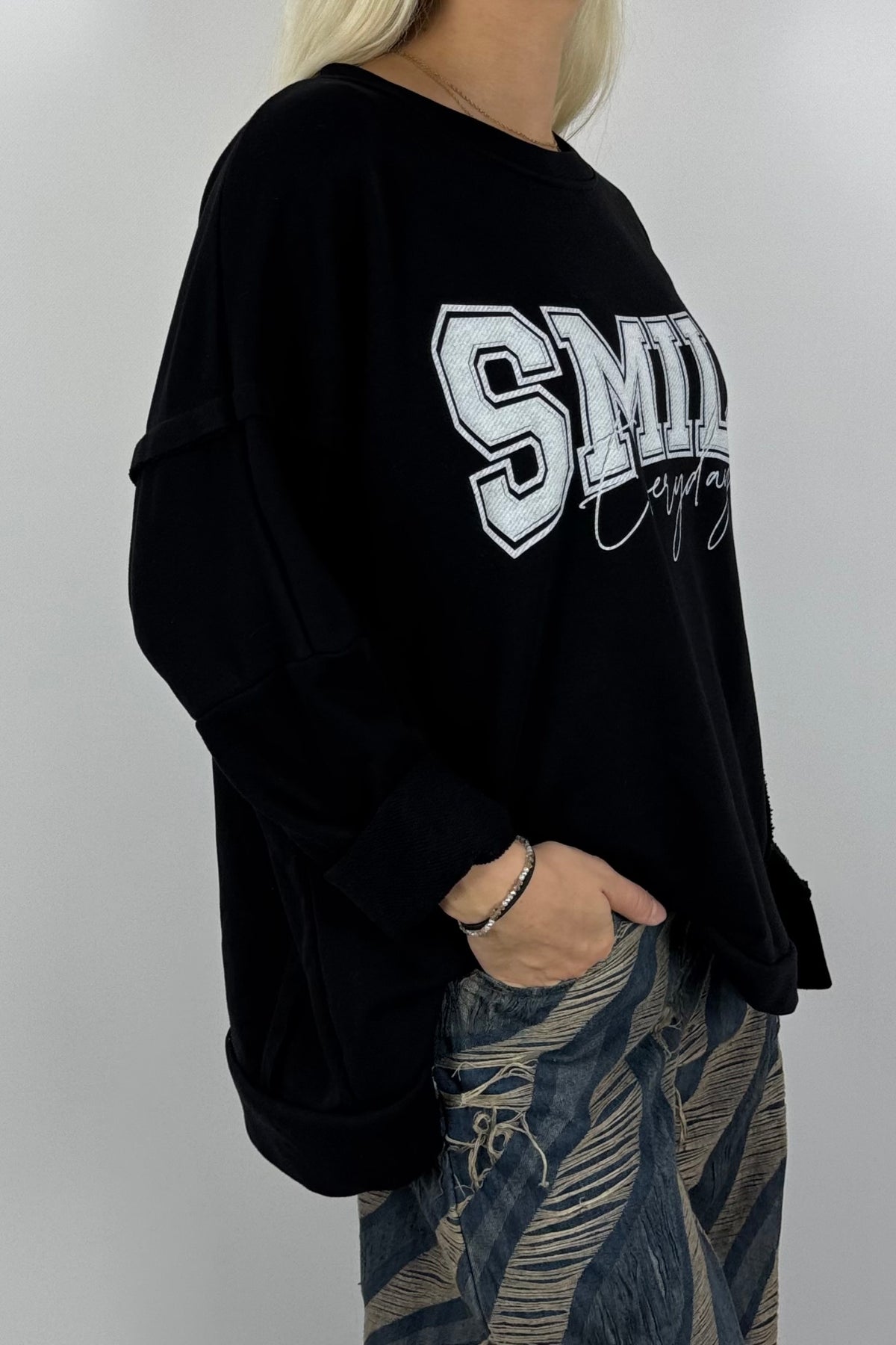 Damen Oversize Sweatshirt „SMILE Everyday“ –Schwarz