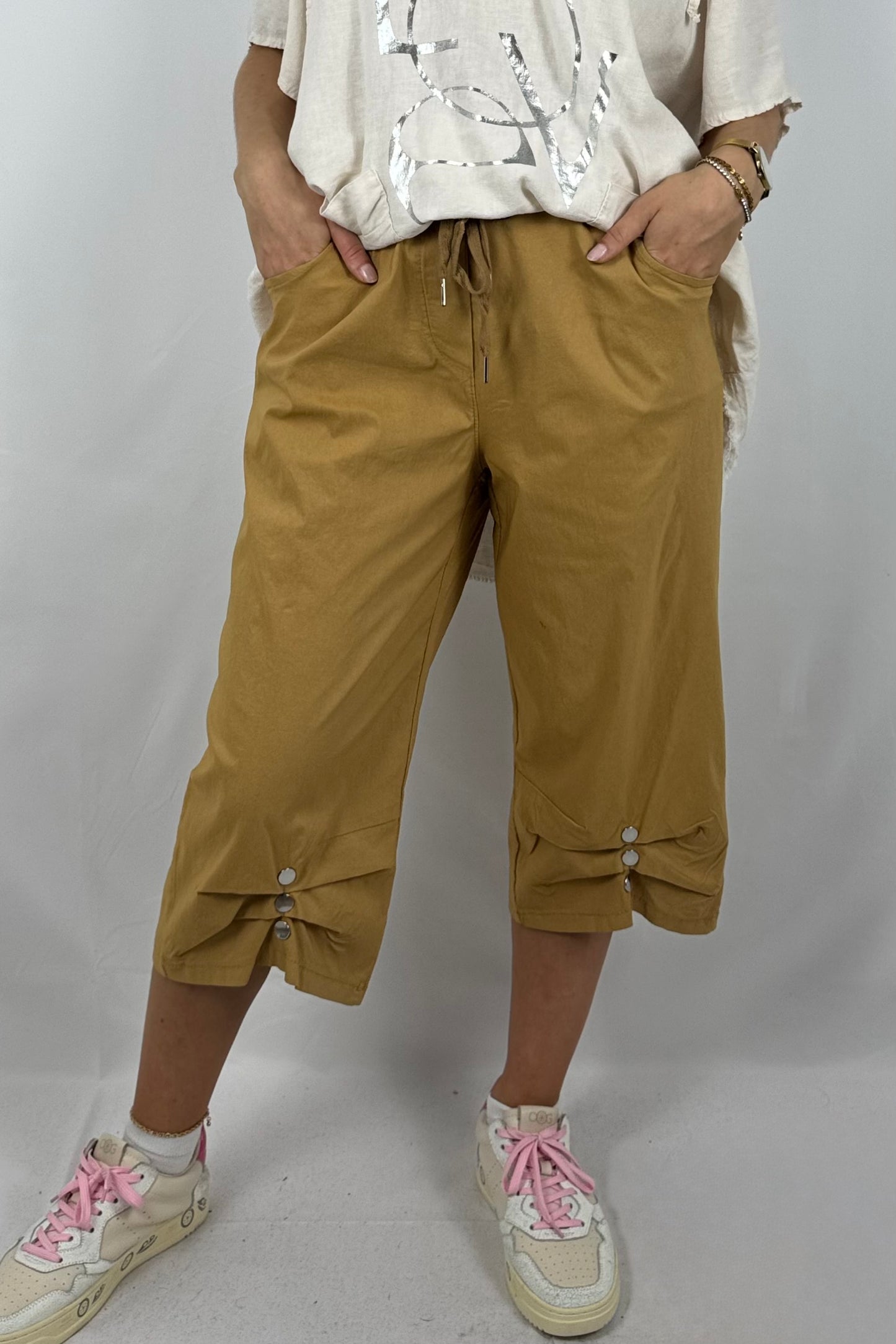 7/8-Hose mit Knopfdetail & Paperbag-Bund-Kamel