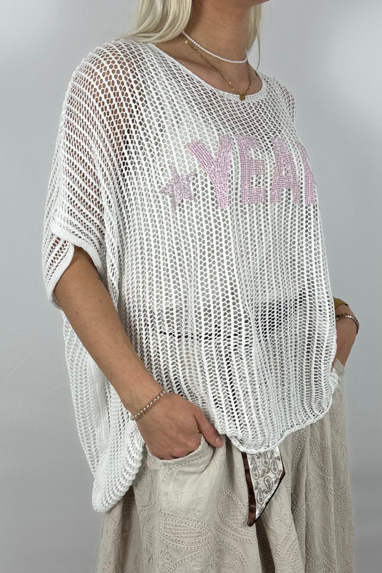 Oversize Strickshirt „YEARN“ – Netzlook Statement Shirt-Weiß