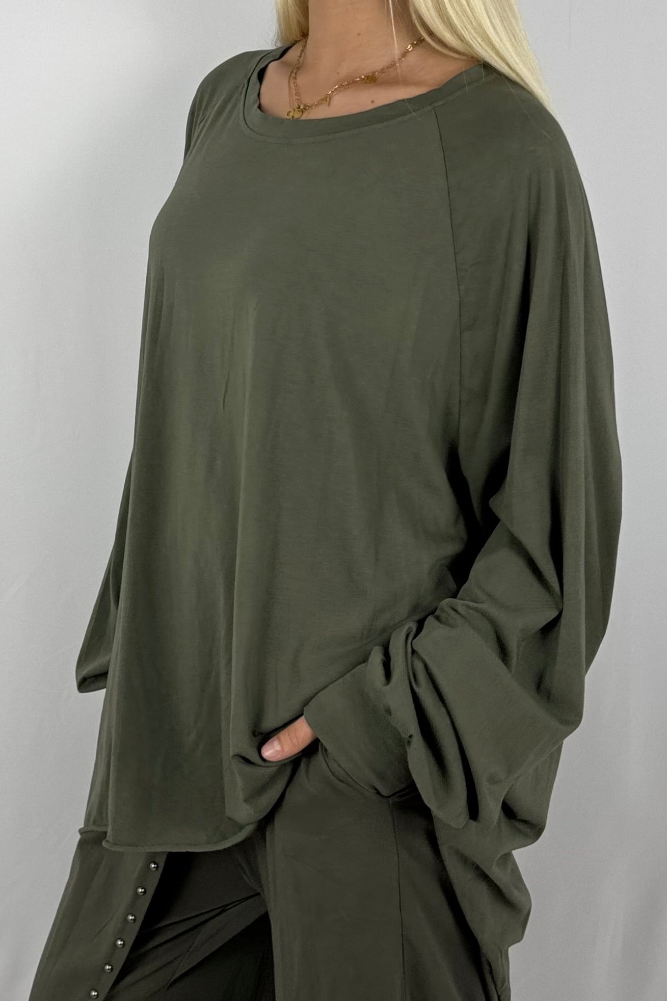 Oversize-Shirt „STYLE“ mit Leo-Print auf dem Rücken-Khaki