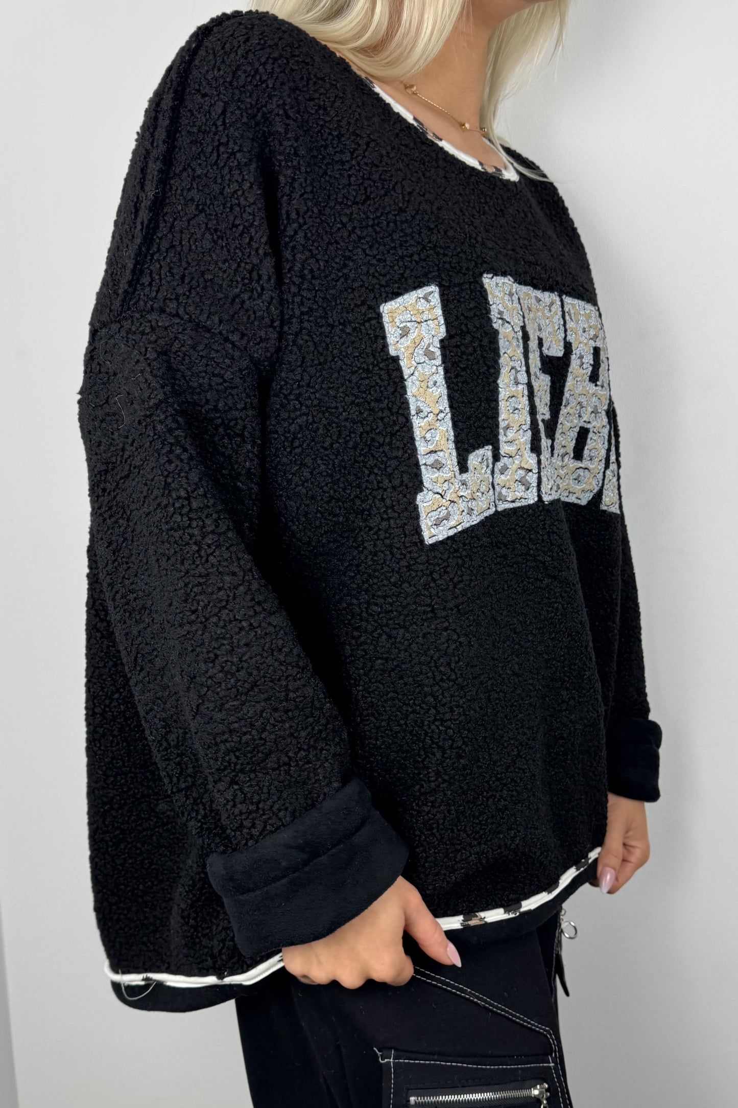 Oversize Teddy Pullover „LIEBE“ –Schwarz