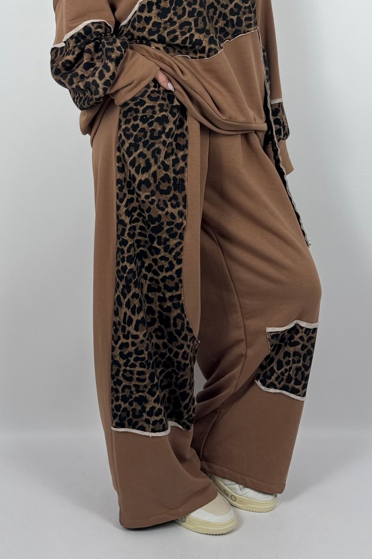 Damen Wide-Leg Hose mit Leo-Muster & Patchwork-Design –Kamel