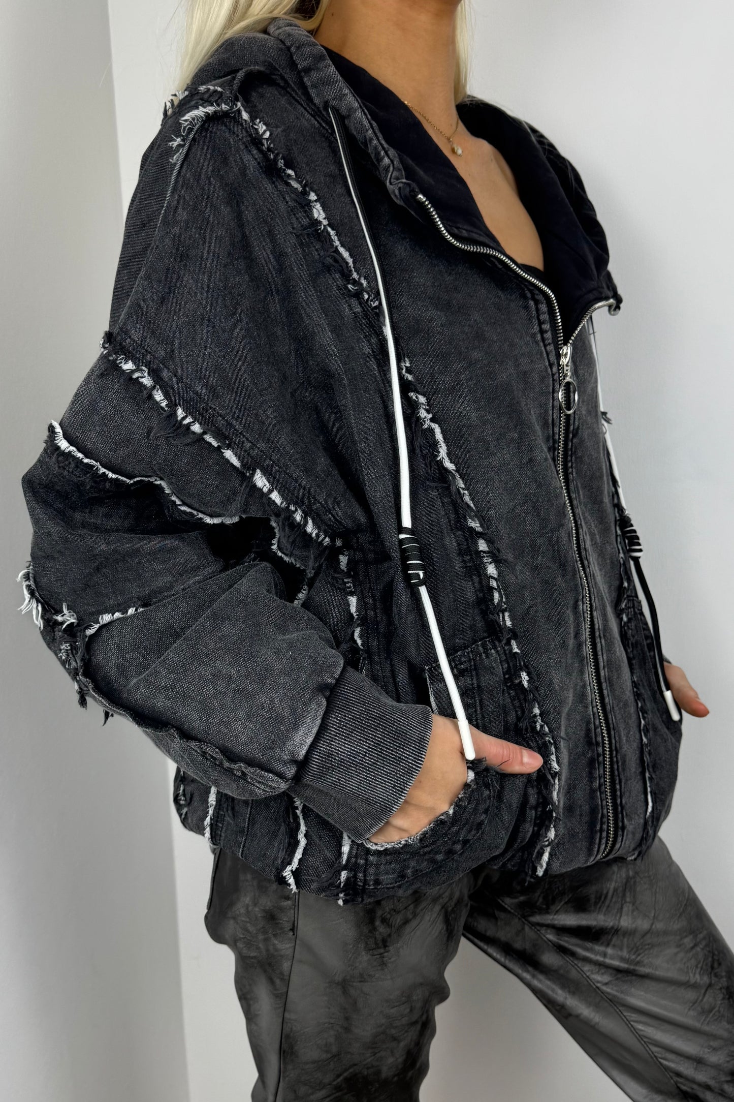 Oversize-Hoodie mit Zipper & Raw-Details –Schwarz