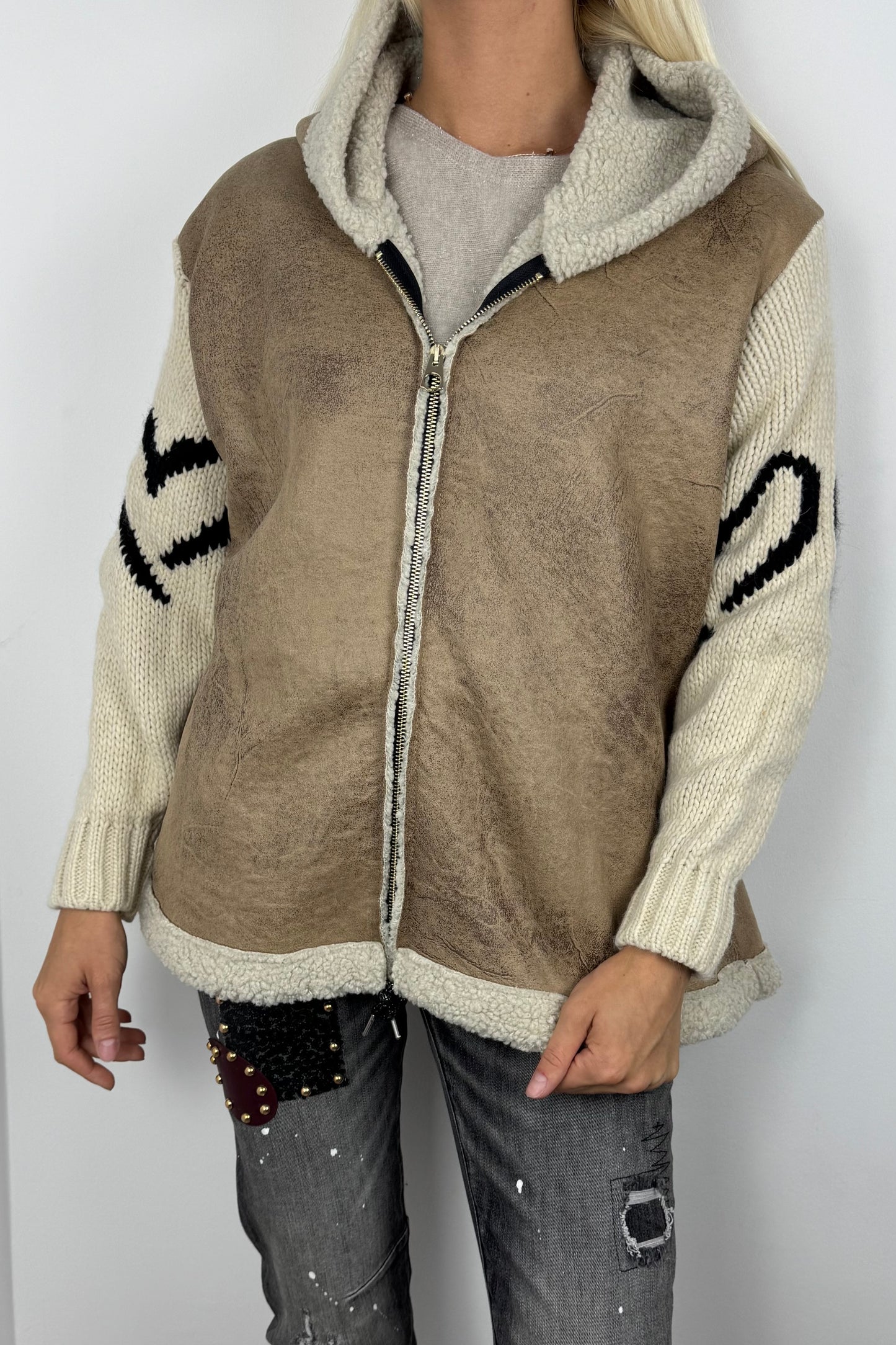 Jacke mit Teddyfutter und Strickärmeln –Beige
