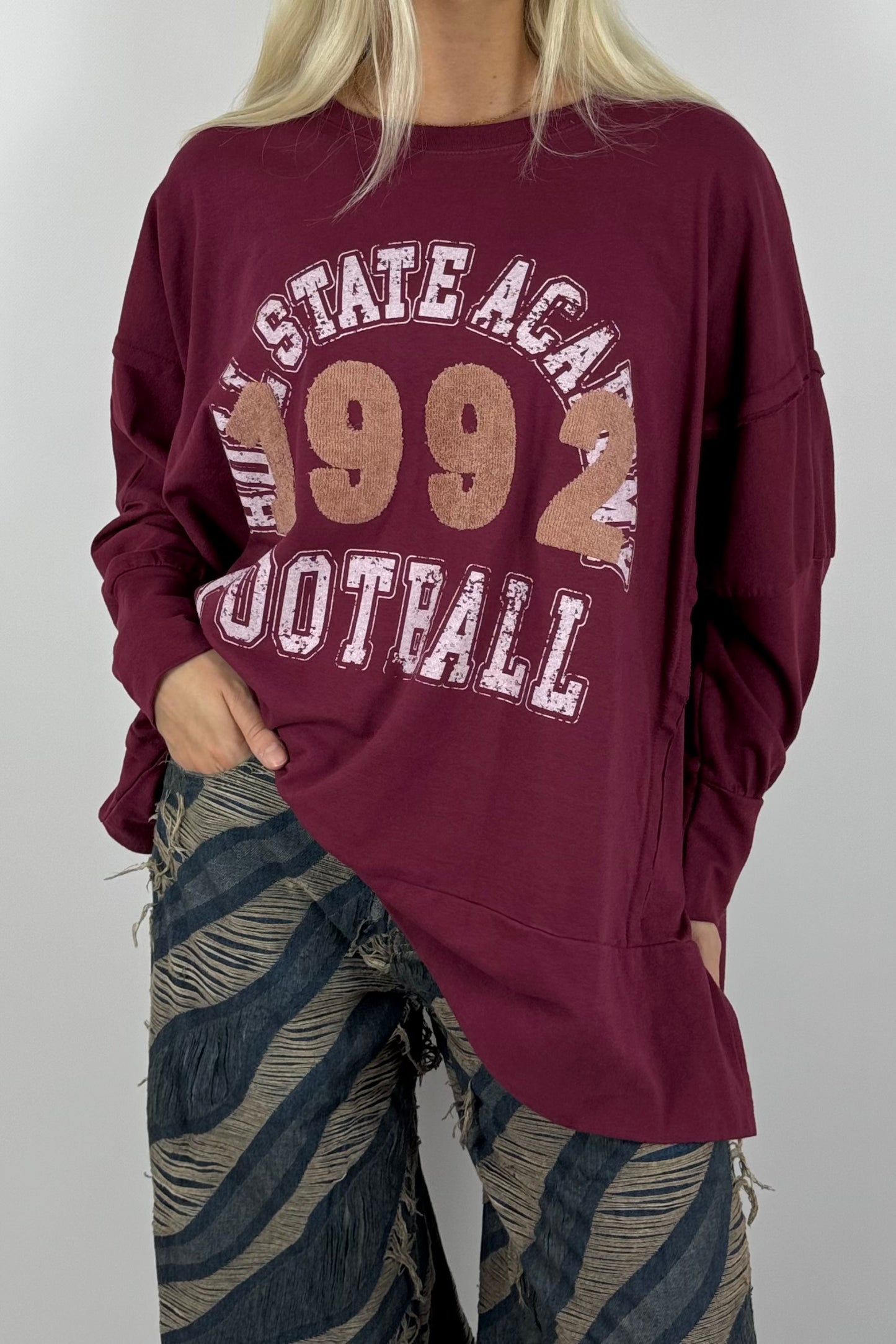 Damen Oversize Sweatshirt „1992 Football“ – College Style-Bordeaux