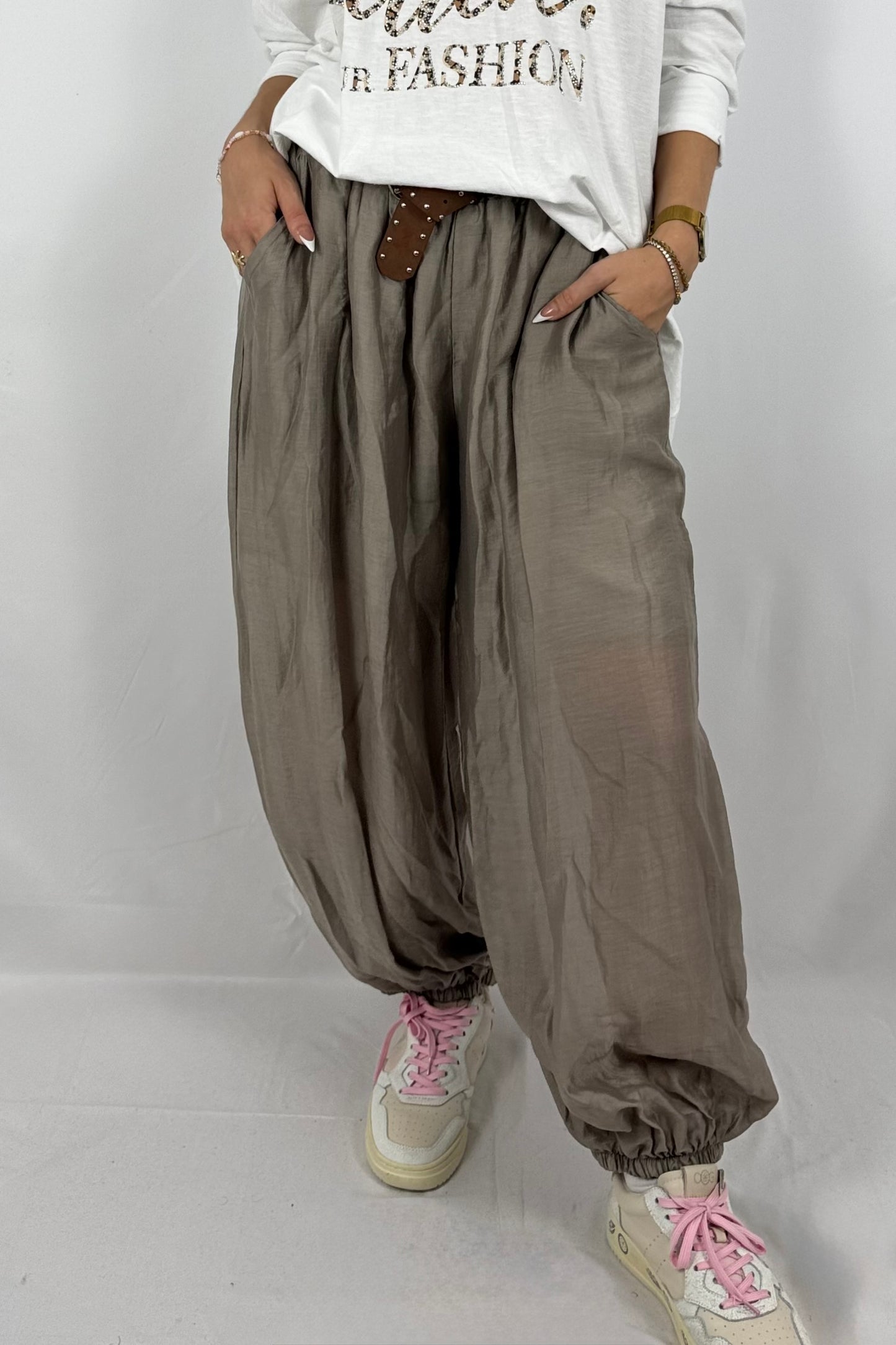 Lässige Ballonhose mit Nietengürtel-Mud