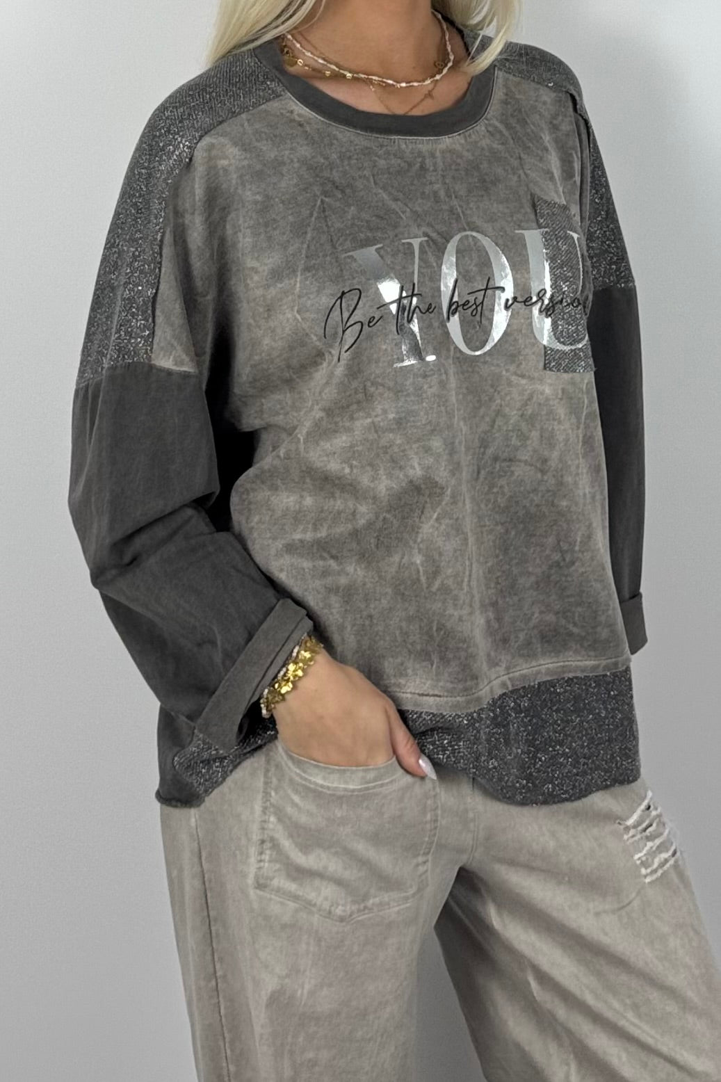 Oversize Damen Sweatshirt mit Glitzer-Details & Schriftzug – dark mud