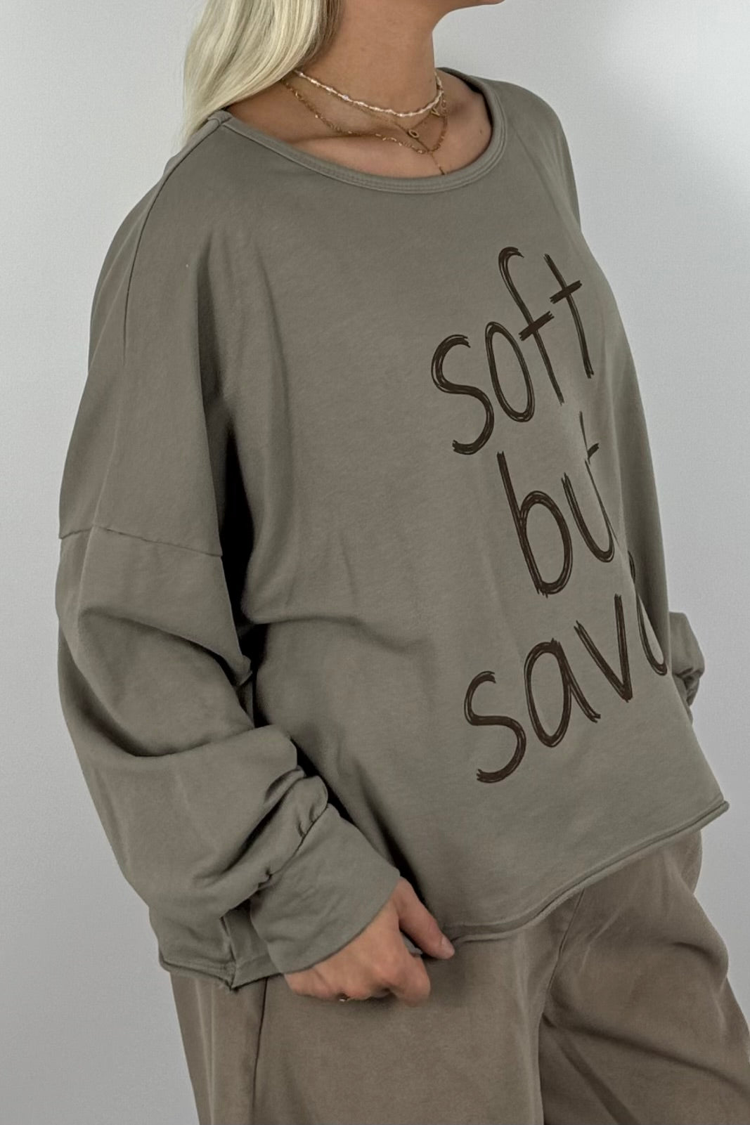 Oversize Shirt „Soft but Savage“ –Mud