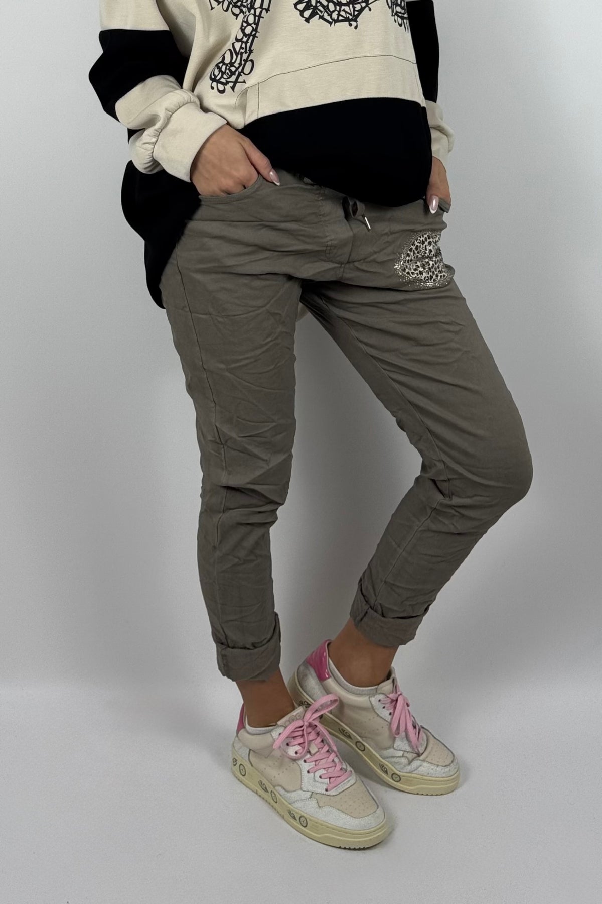 Damen Schlupfhose mit Leo-Kussmund-Mud