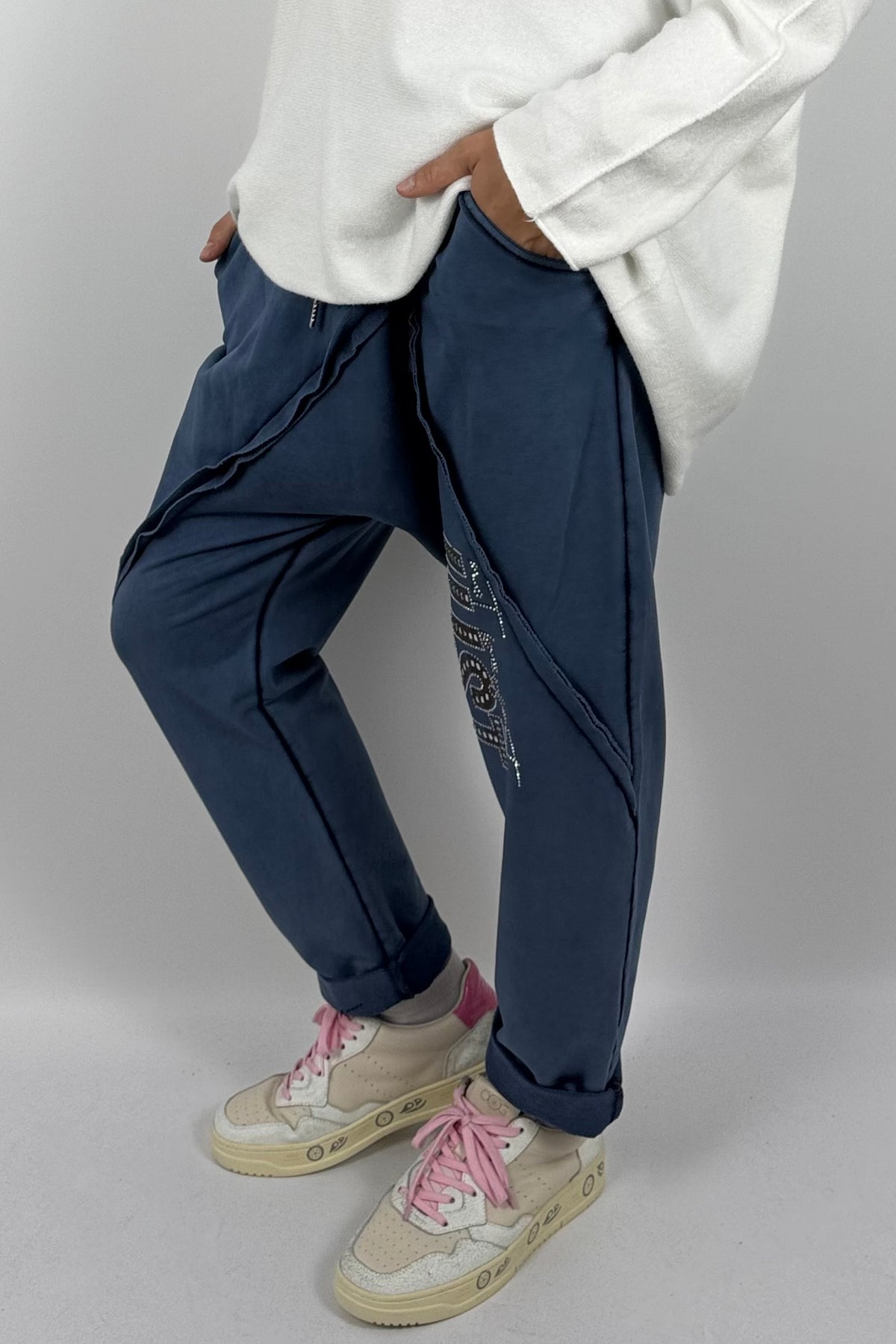 Lässige Baggy-Hose mit „JUST“-Detail – Navy