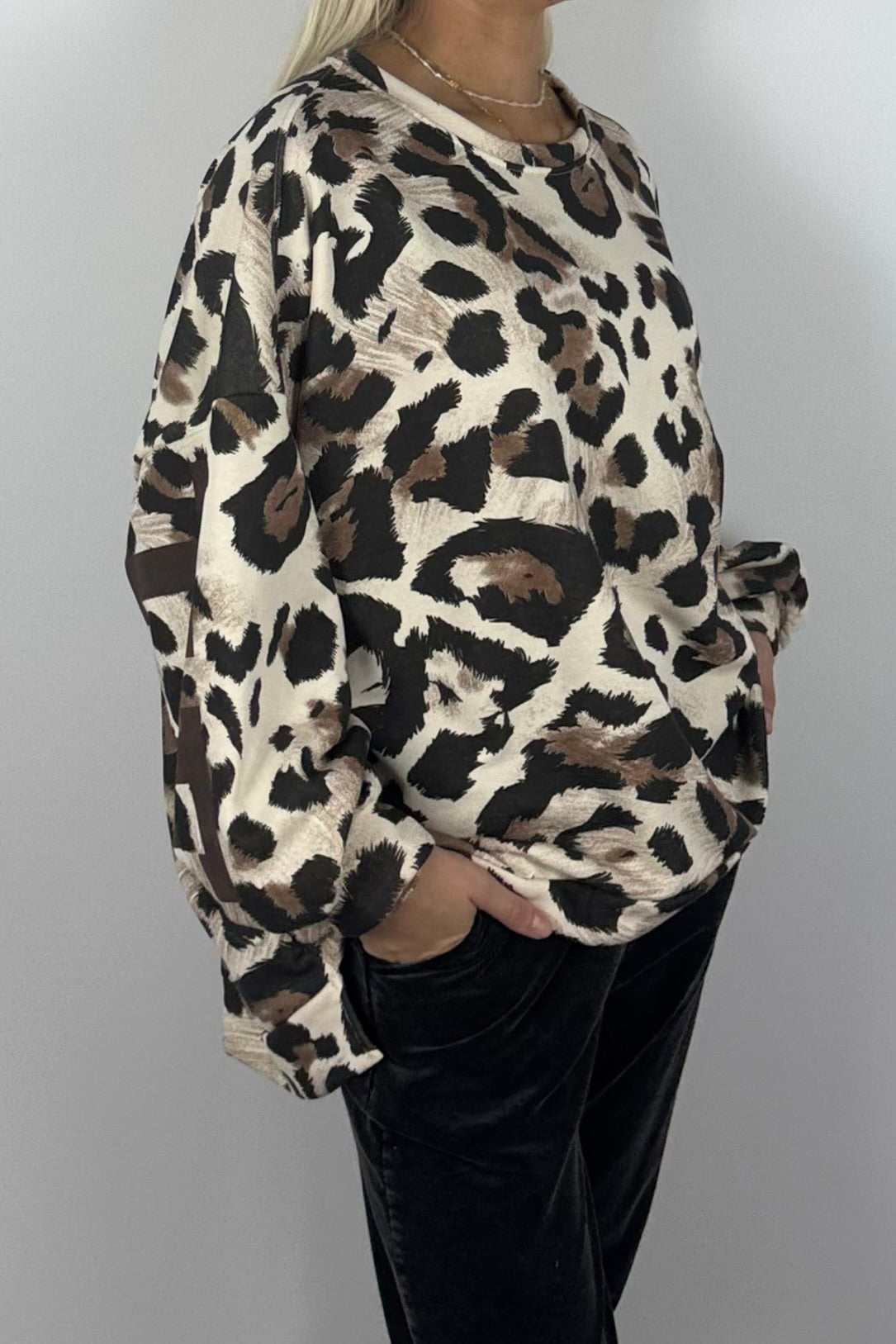 Leo Oversize Sweatshirt „Namaste“-Beige