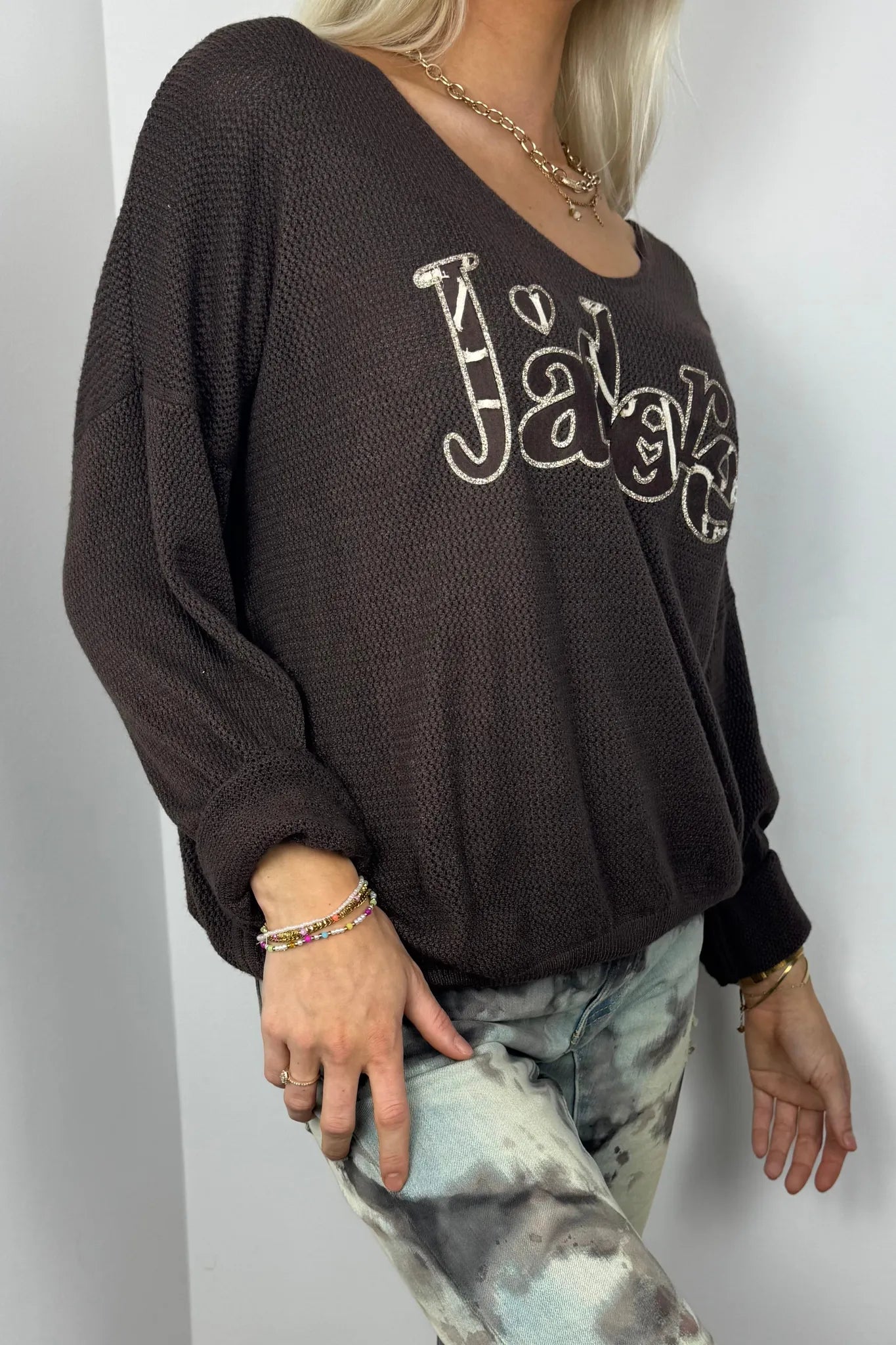 Lockerer Strickpullover mit „J’adore“-Schriftzug-Choco