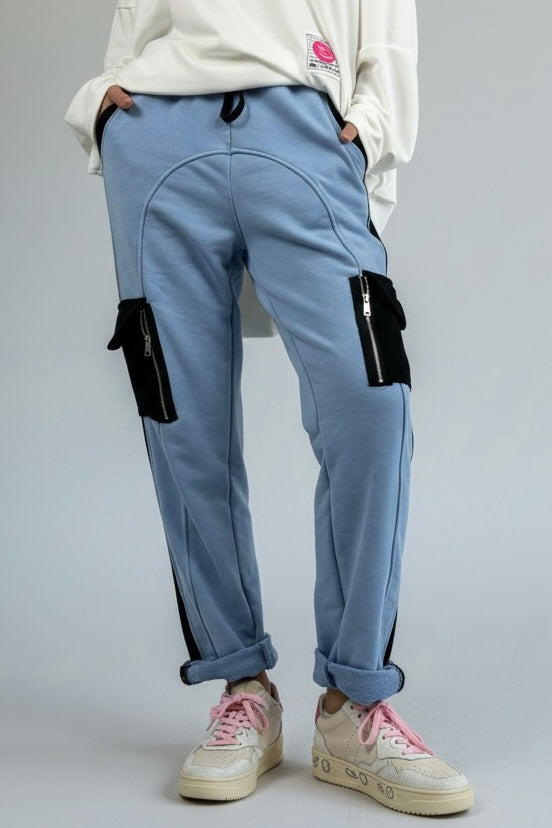 Hose mit Kontrastdetails & Reißverschlusstaschen-Hellblau