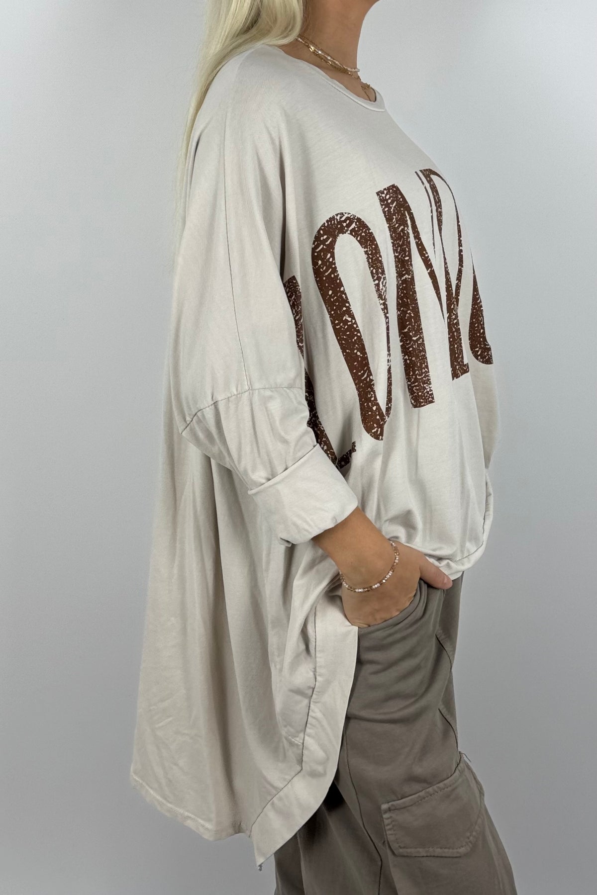 Oversize Shirt mit „LONDON“-Print – Beige