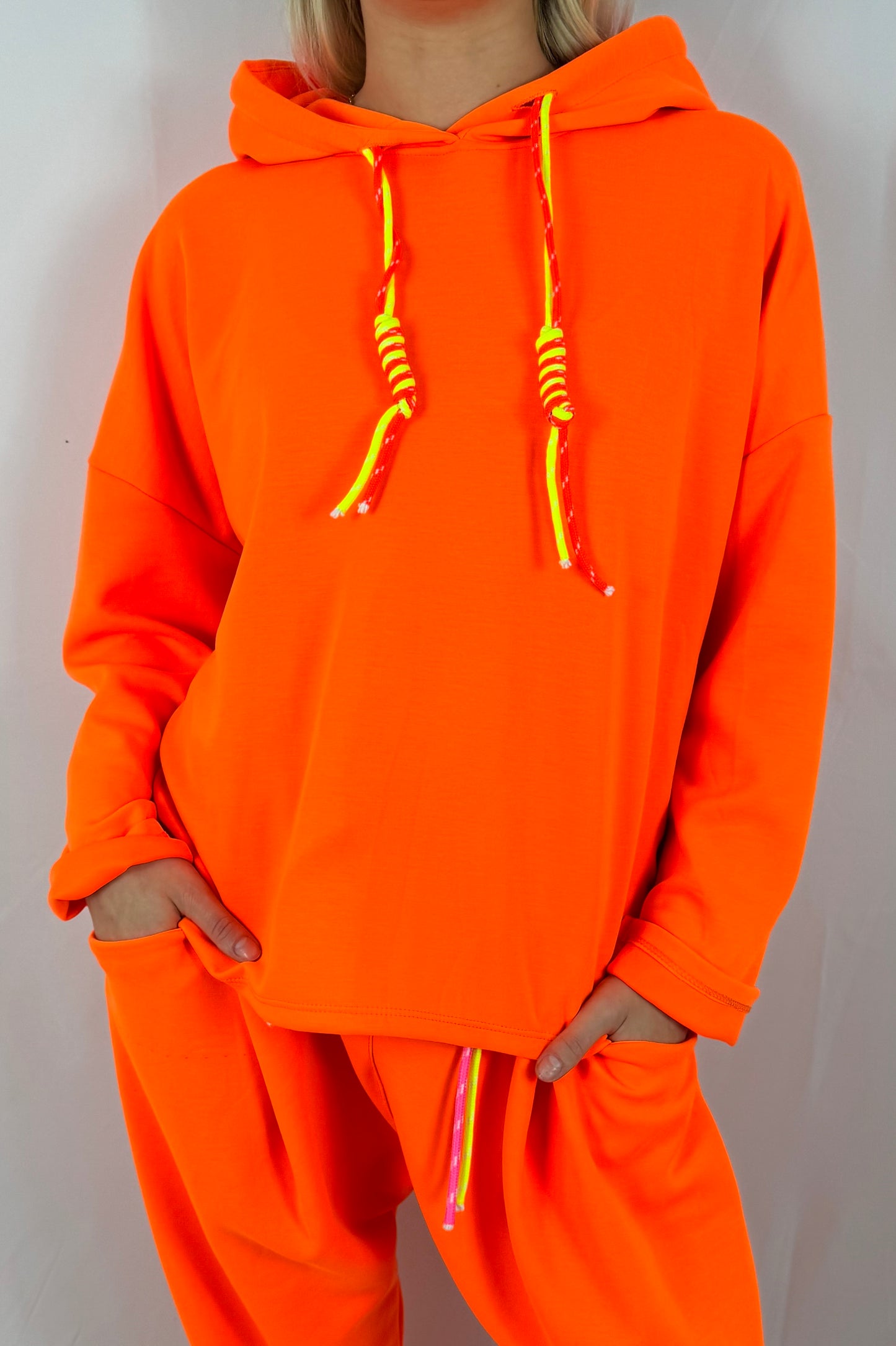Oversize Hoodie mit Kordel-Detail –Neon Orange