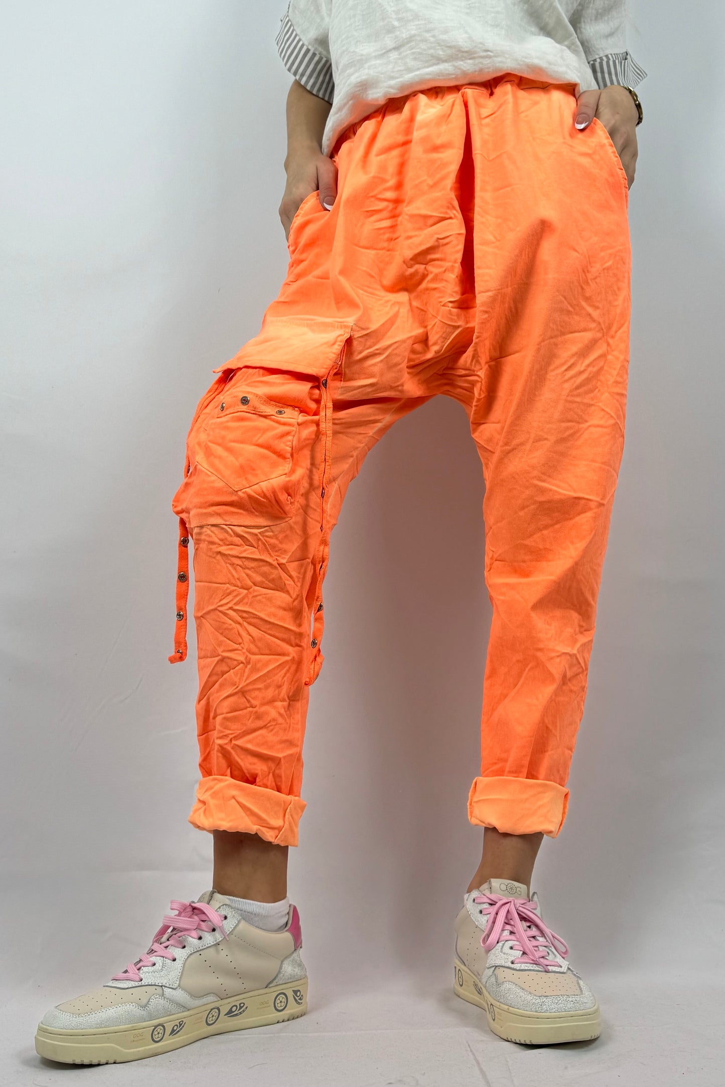Cargo Hose mit Taschen & Knopfdetails-Neon Orange