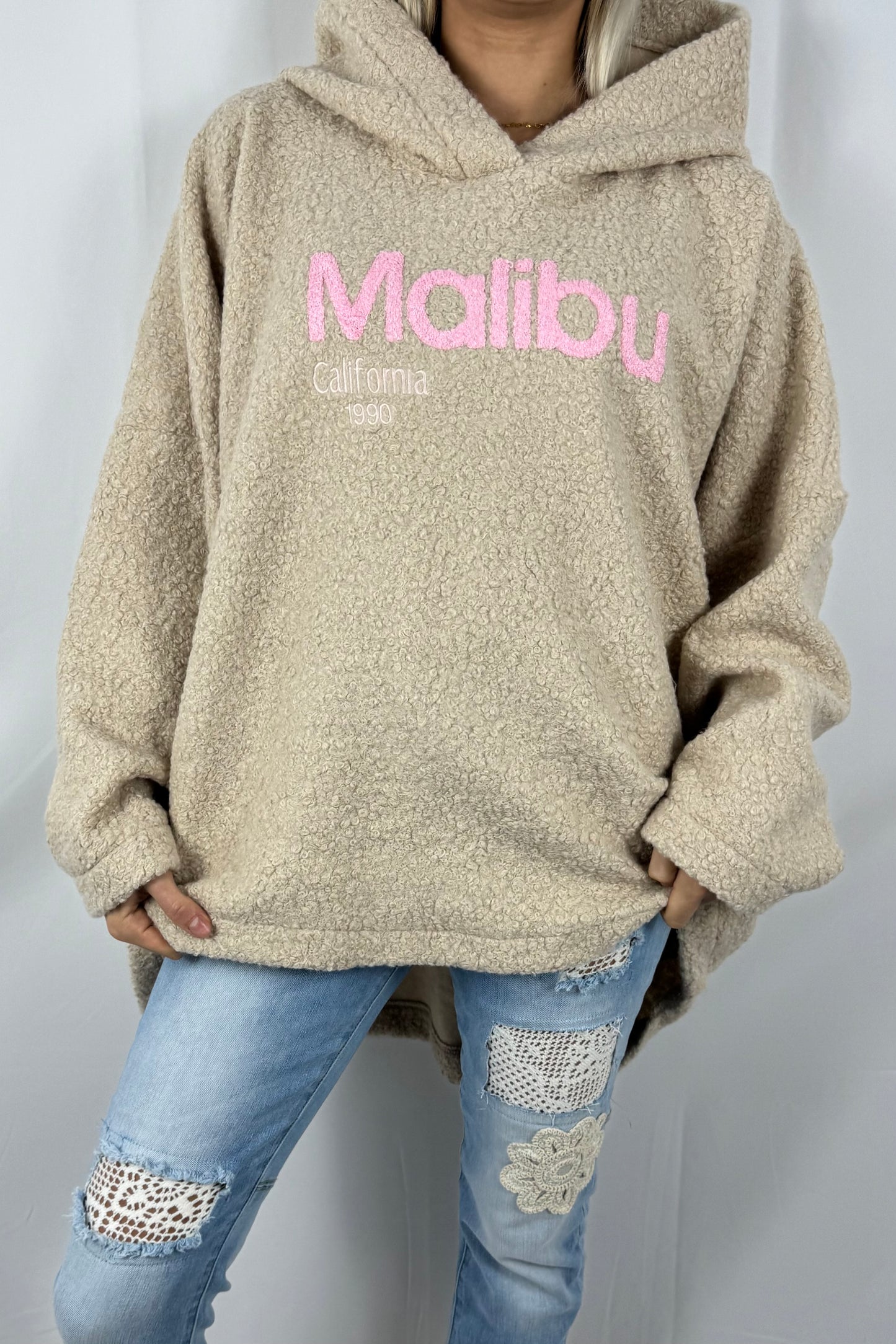 Hoodie „Malibu California 1990“ – Oversize Teddy-Beige