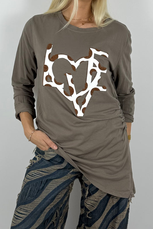 Damen Longshirt „LOVE“ mit Herz-Print – Oversize-Mud