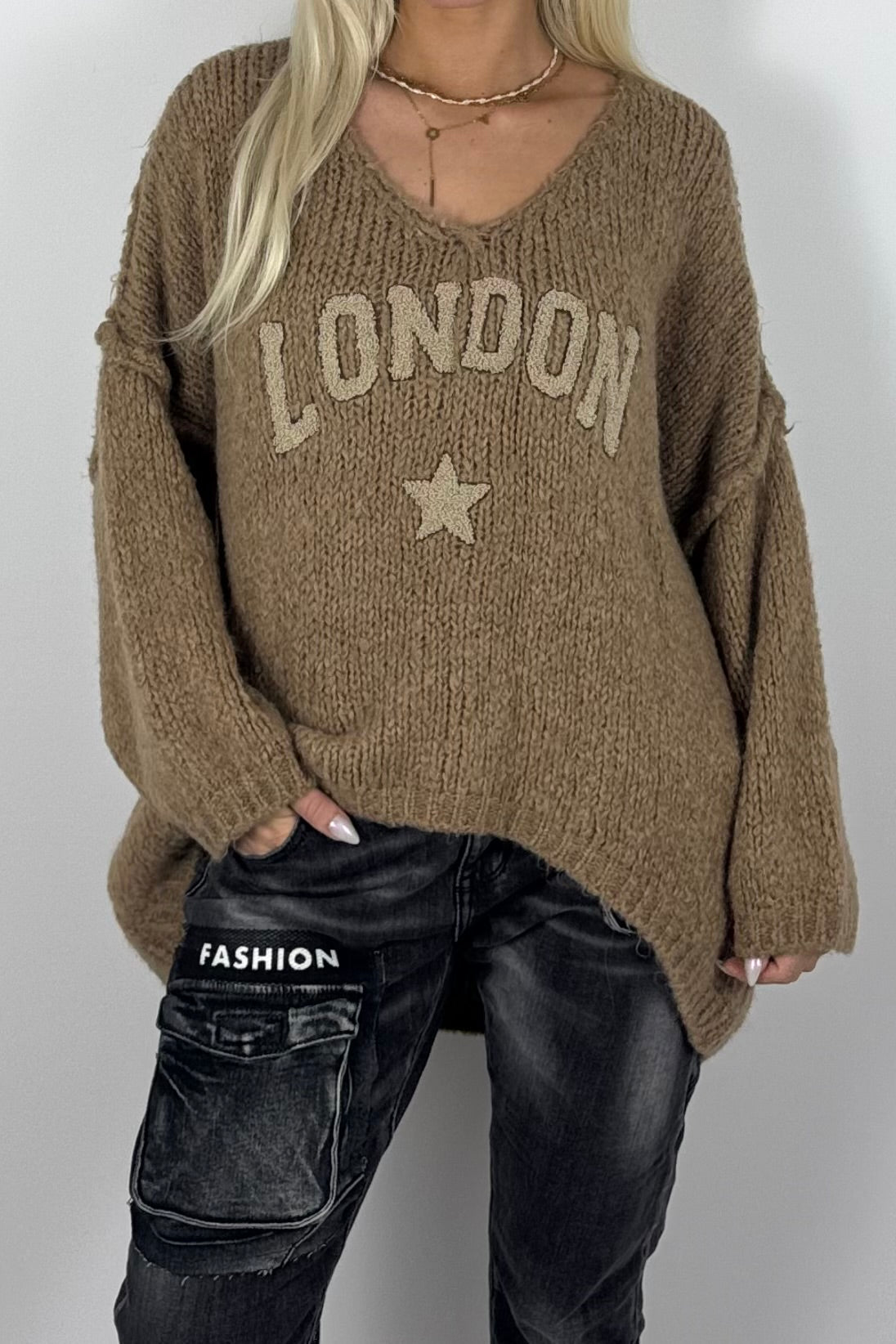 Damen Oversize Strickpullover mit London-Schriftzug –Kamel