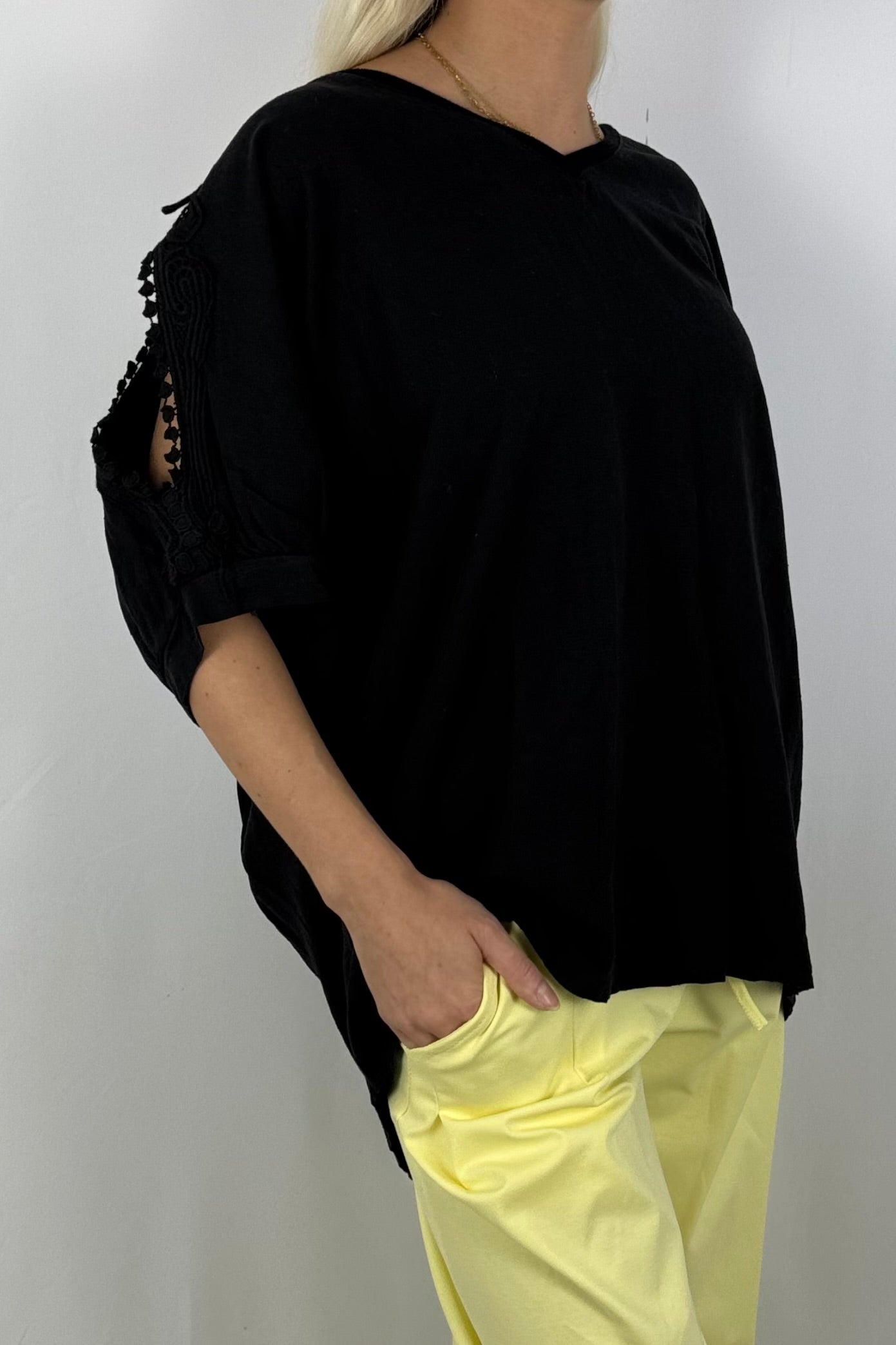 Leinen-Viscose Shirt mit Häkelspitze – luftig & feminin-Schwarz