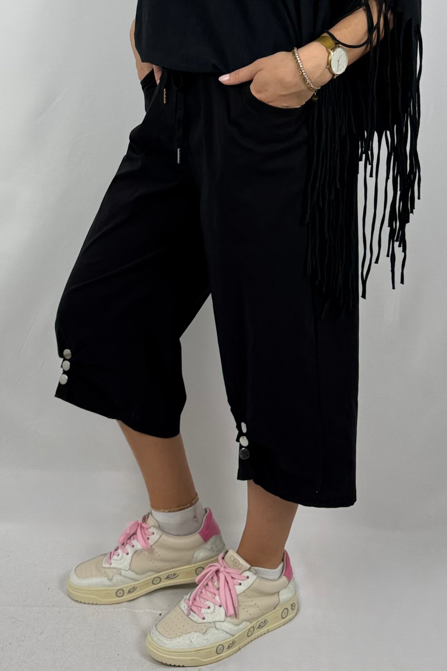 7/8-Hose mit Knopfdetail & Paperbag-Bund-Schwarz
