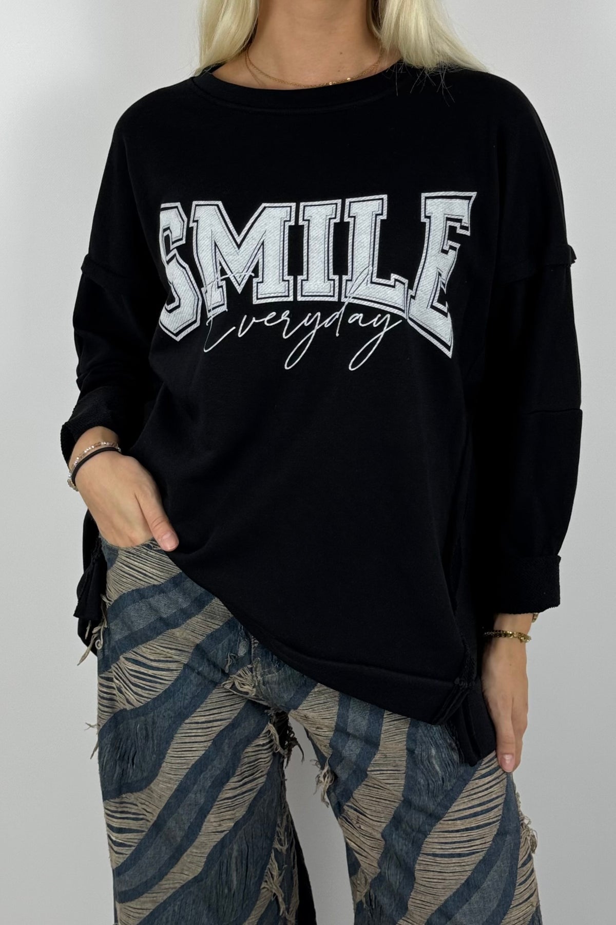 Damen Oversize Sweatshirt „SMILE Everyday“ –Schwarz