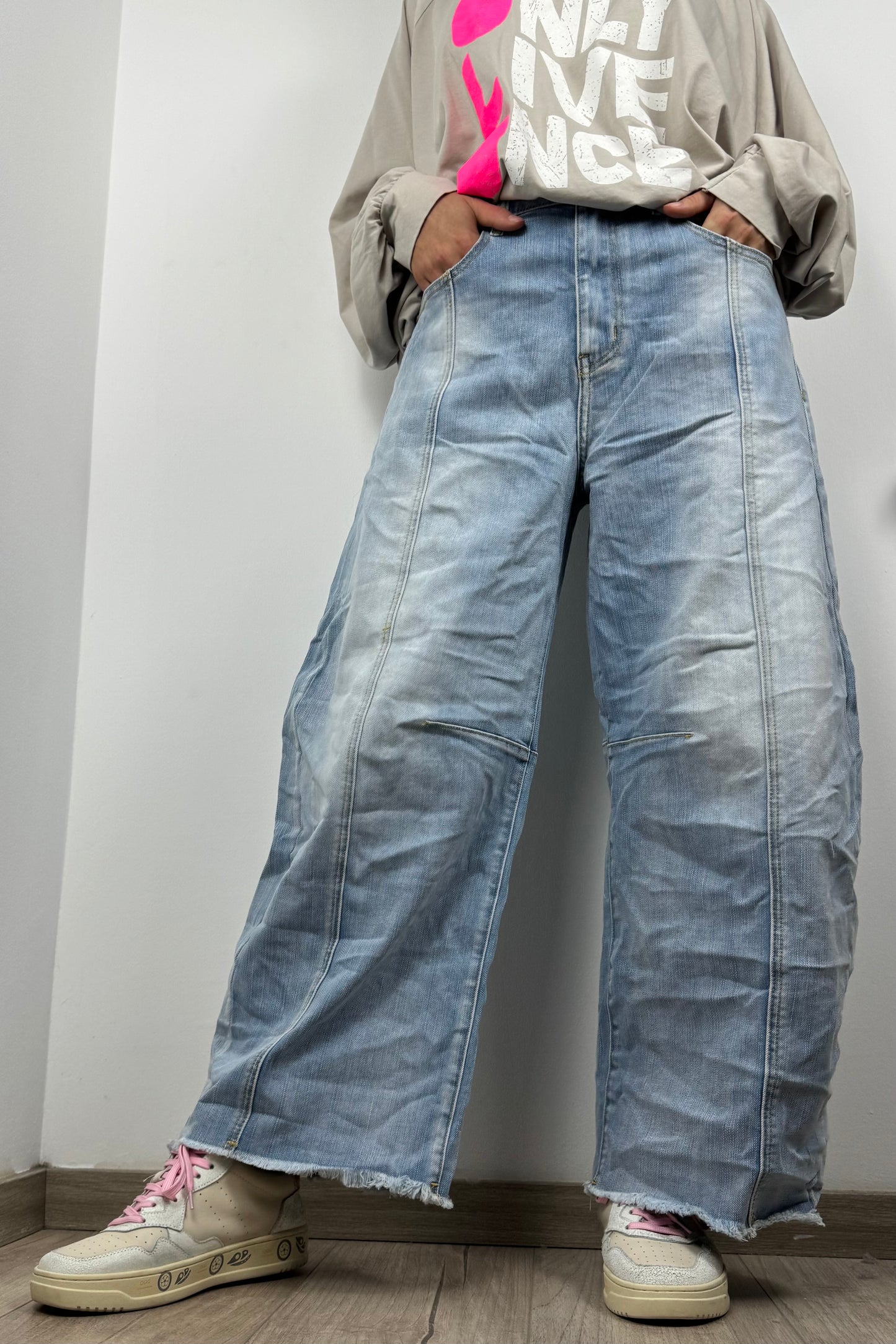 Weit geschnittene Denim Jeans – ausgewaschtes Design