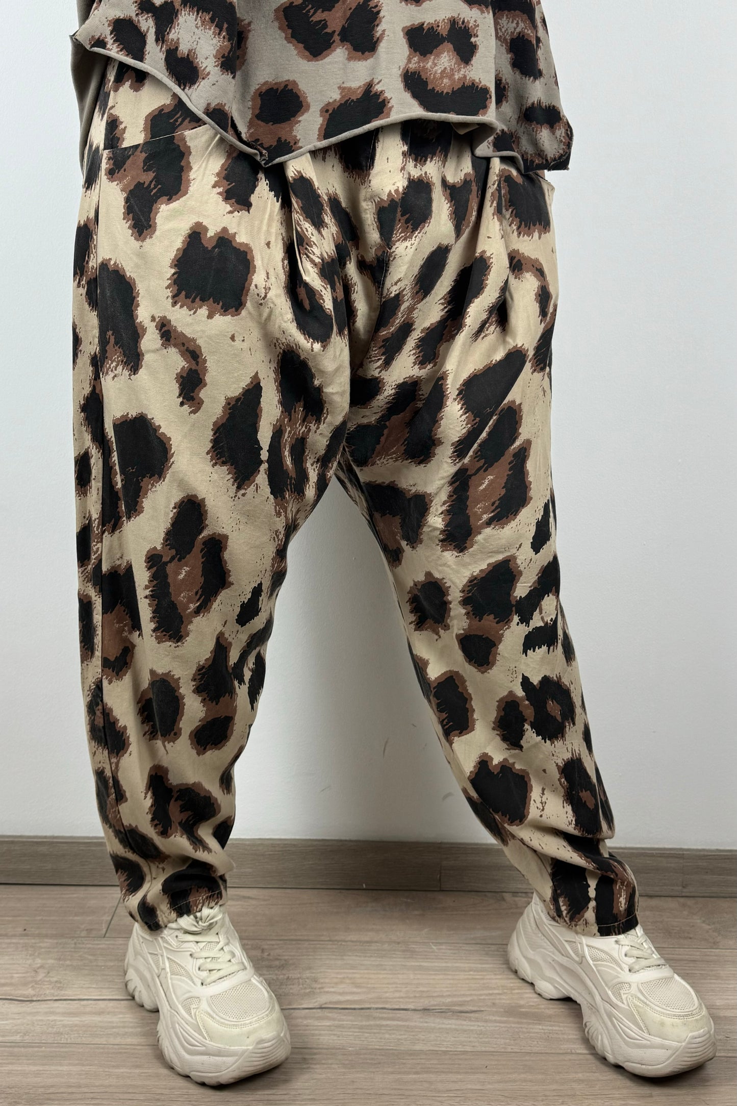 Hose mit Leopardenmuster – weiter Bein-Schnitt, bequem