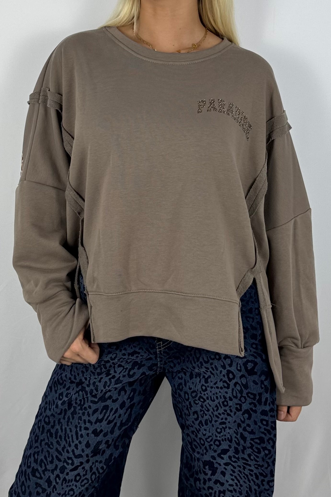 Damen Sweatshirt „PARADISE“ – Leo Print Oversize-Mud