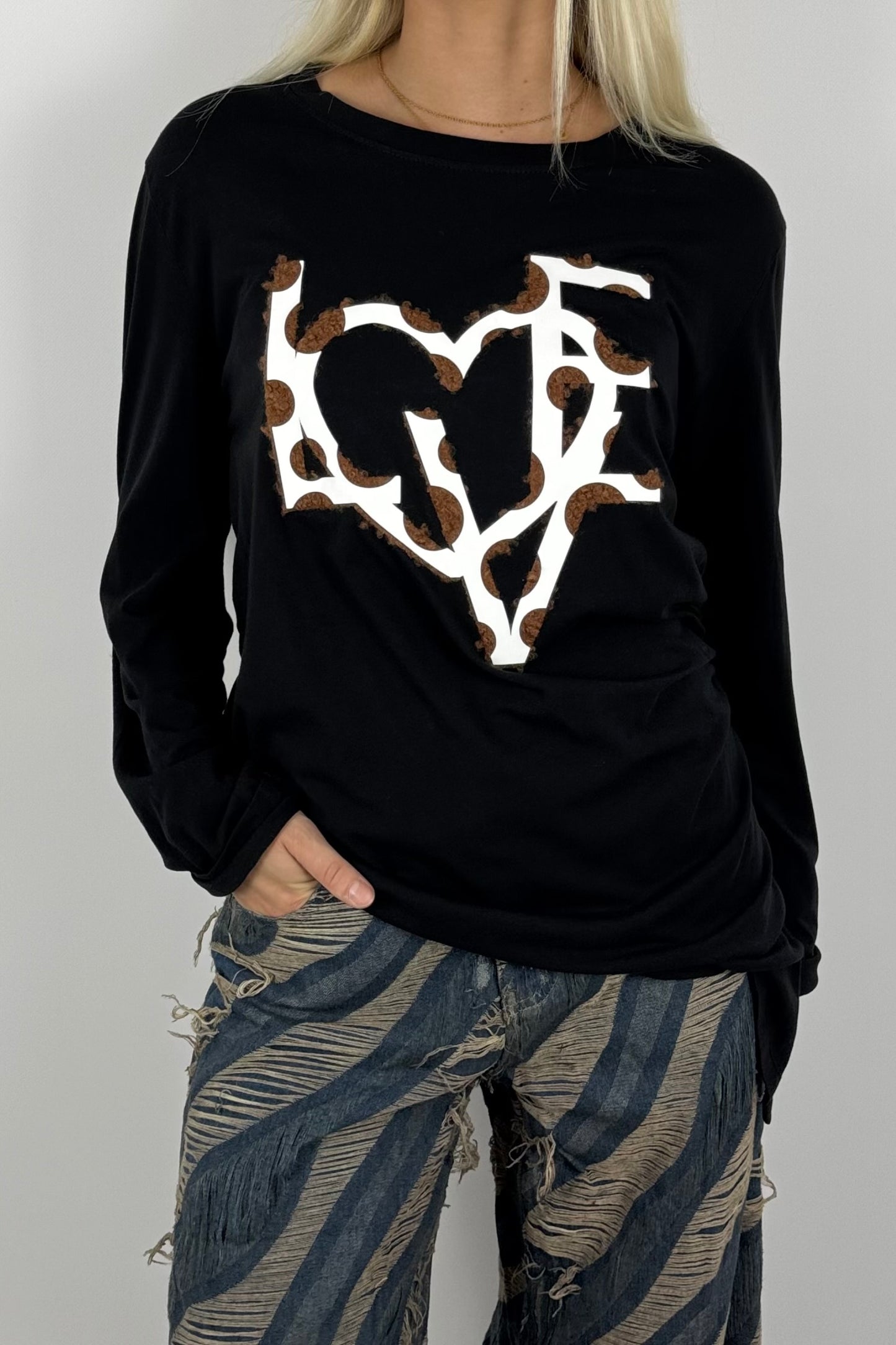 Damen Longshirt „LOVE“ mit Herz-Print – Oversize-Schwarz