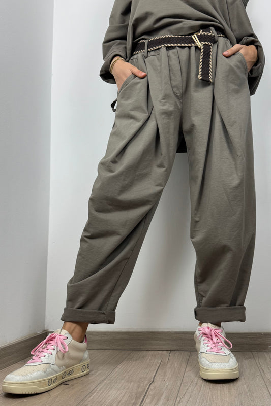 Bequeme Damenhose mit elastischem Bund und Gürtel-Braun