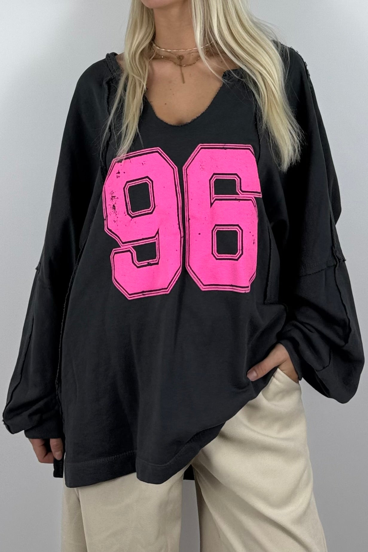 Oversize Shirt mit „96“-Statement –grau