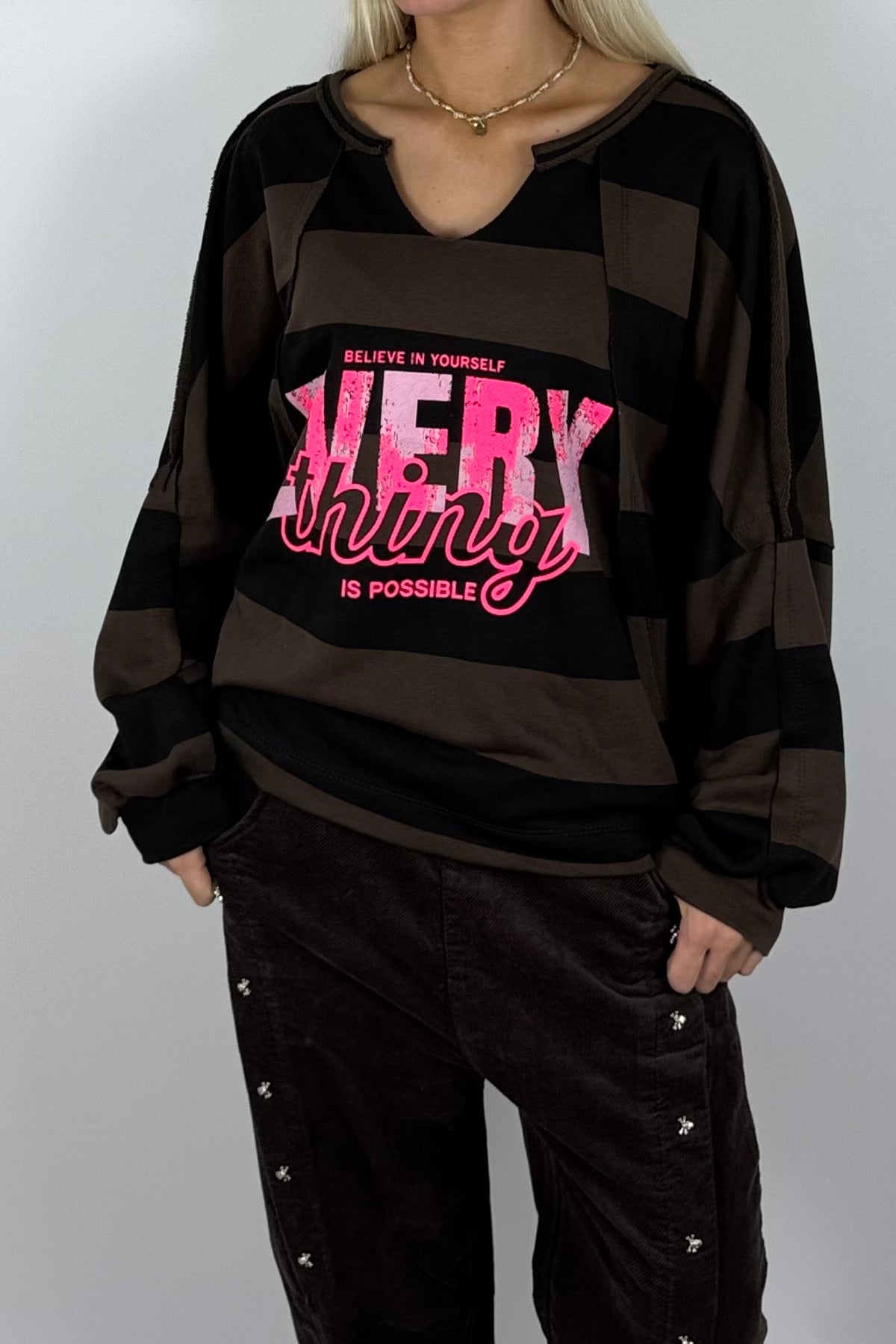 Damen Oversize Sweatshirt „EVERYTHING“ – Schoko