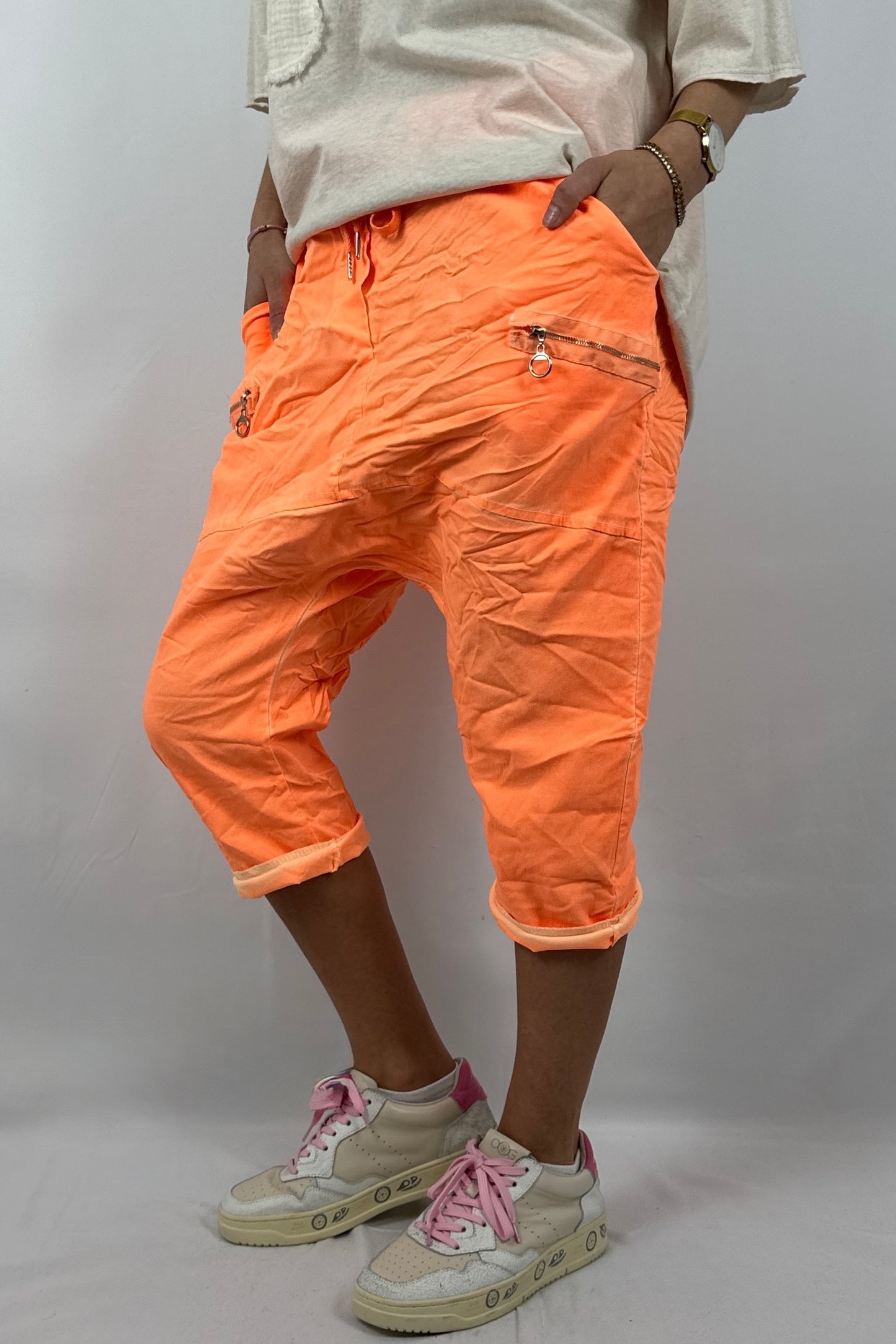 Damen Short mit Reißverschluss Details -Neon Orange