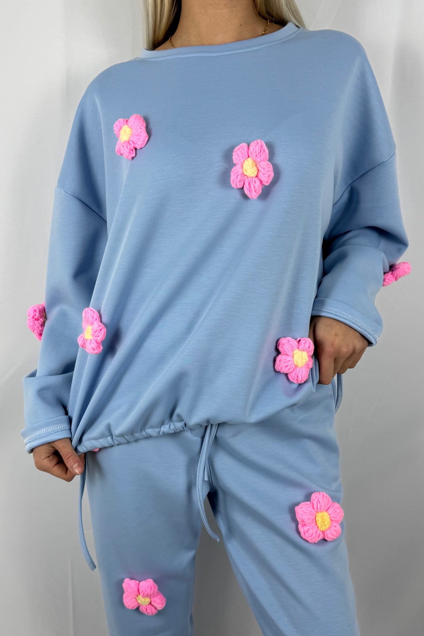 Shirt mit Häkelblumen & Tunnelzug-Hell Blau