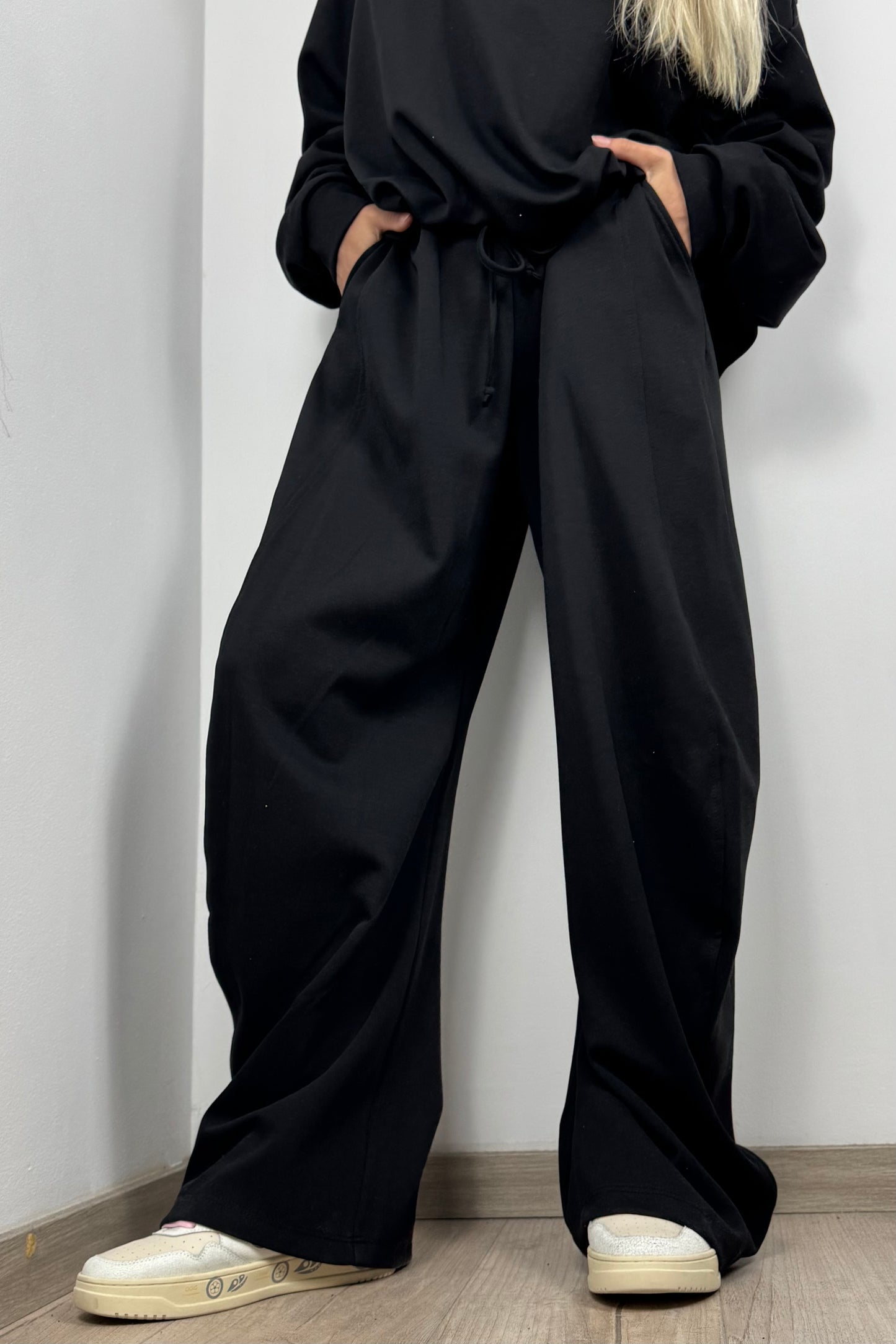 Damen Hose mit weitem Schnitt und Kordelzug-Schwarz