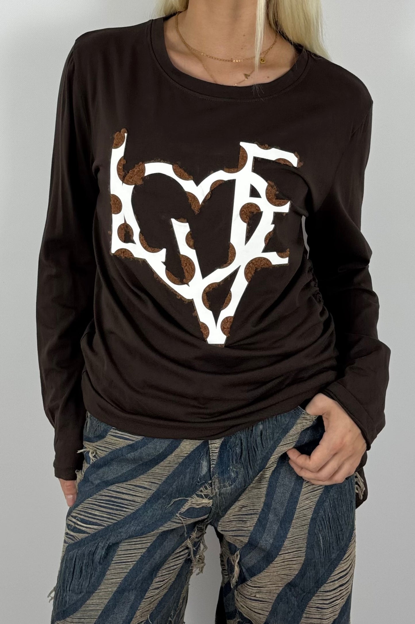 Damen Longshirt „LOVE“ mit Herz-Print – Oversize-Schoko