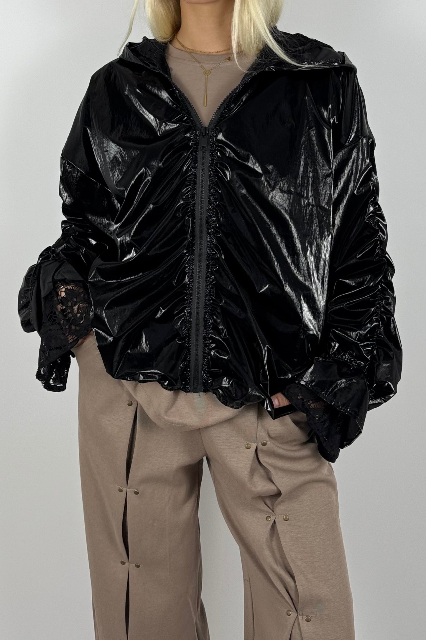 Damen Glanz-Jacke mit Kapuze – Metallic Look - Schwarz