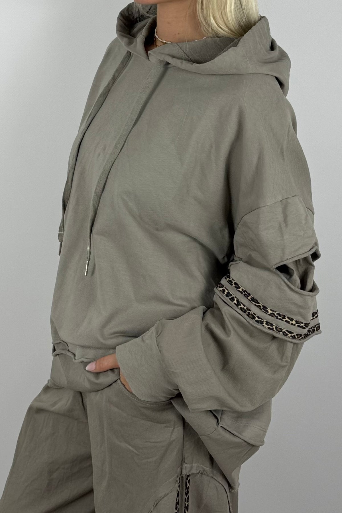 Oversize Hoodie mit Leo-Details-Mud