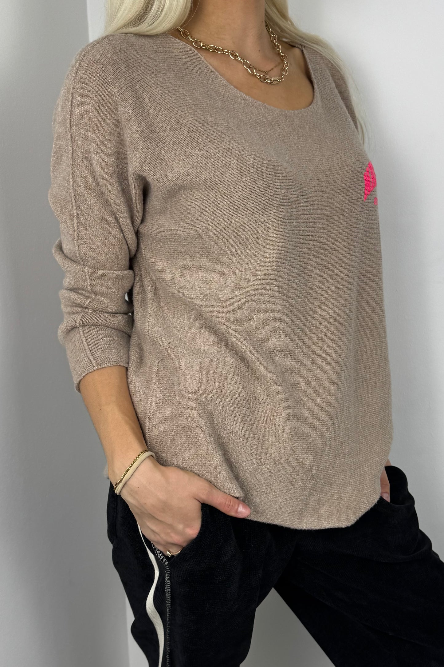 Damen Pullover mit „Namaste“-Print-Cammel