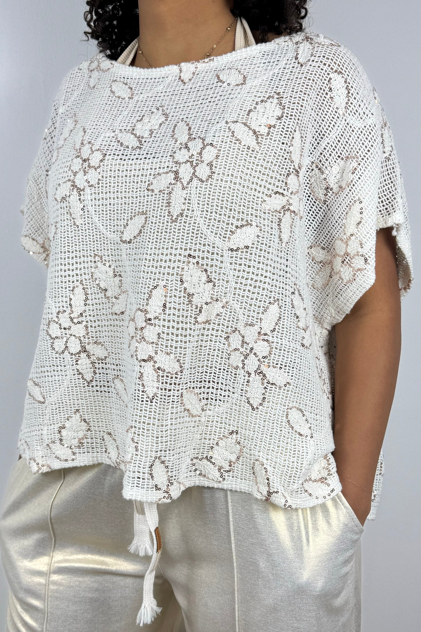 Damen-Häkelshirt mit floralem Muster – romantischer Look