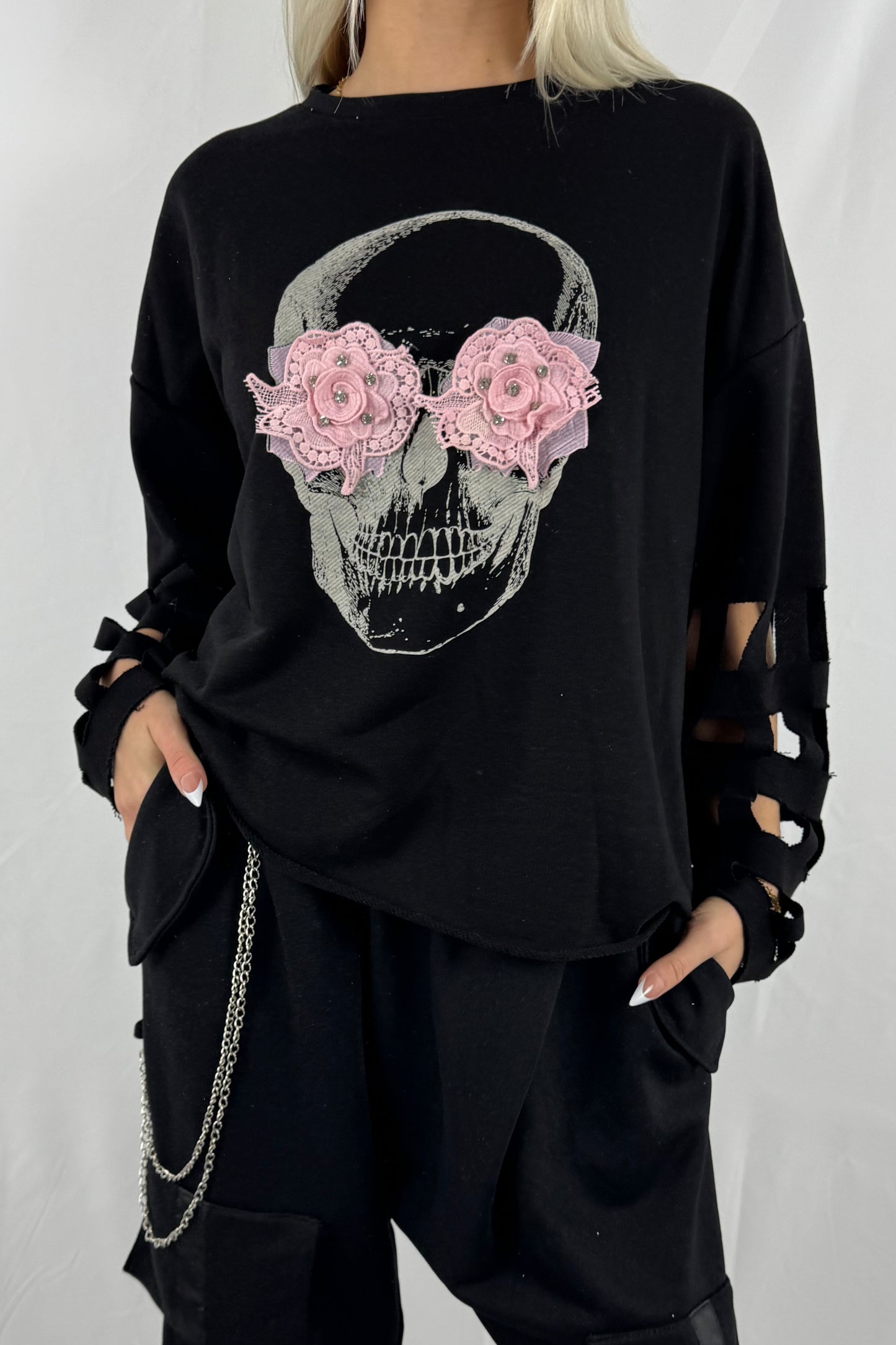 Oversize Shirt mit Totenkopf-Print & Cut-Out-Ärmeln –Schwarz