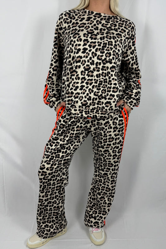 Damen Freizeit Set mit Leo Muster und Streifen Detail- Orange