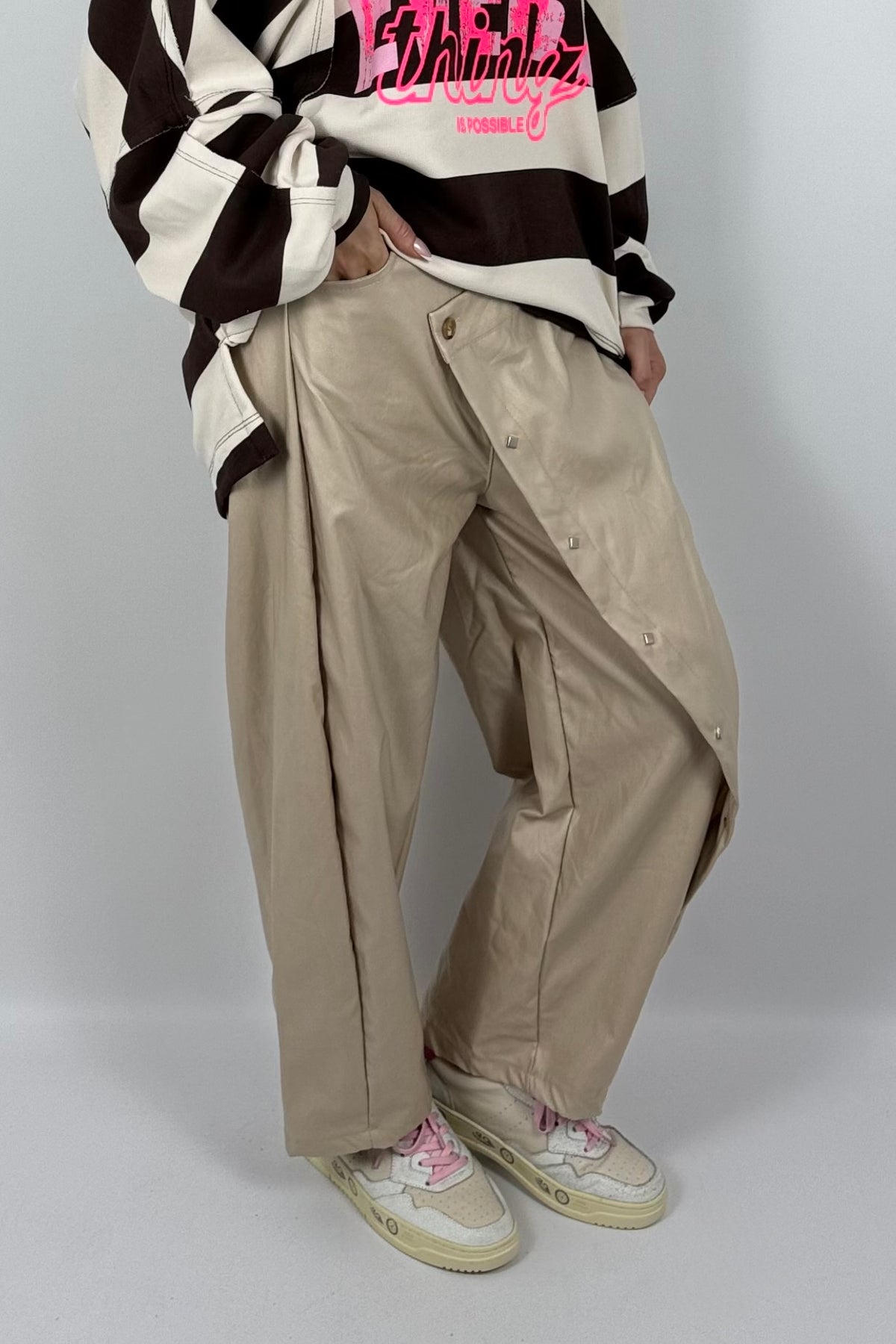 Damen Lederlook-Hose mit asymmetrischem Detail – Beige