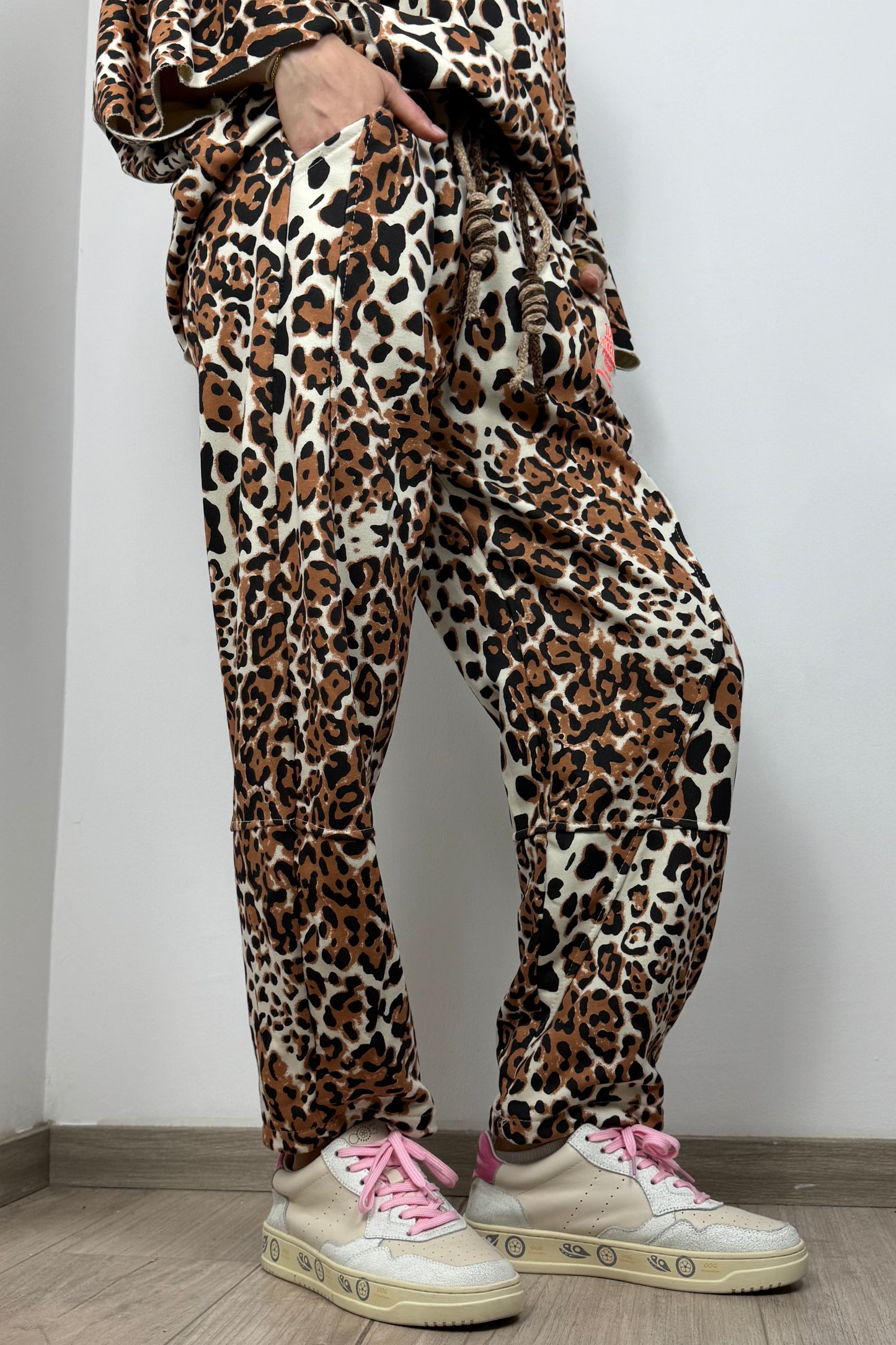 Trendige Damenhose mit elastischem Bund und Kordel-Camel