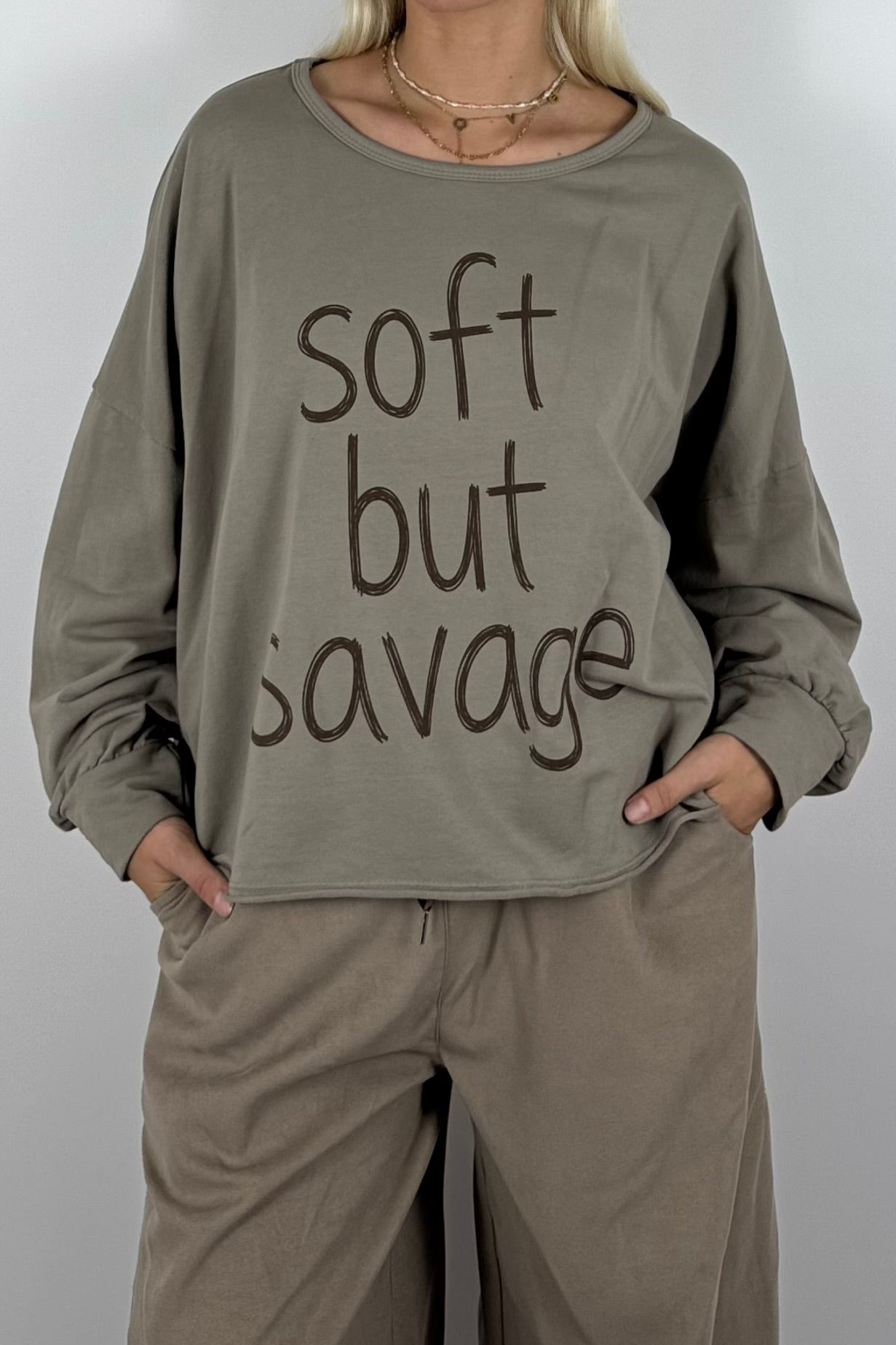 Oversize Shirt „Soft but Savage“ –Mud