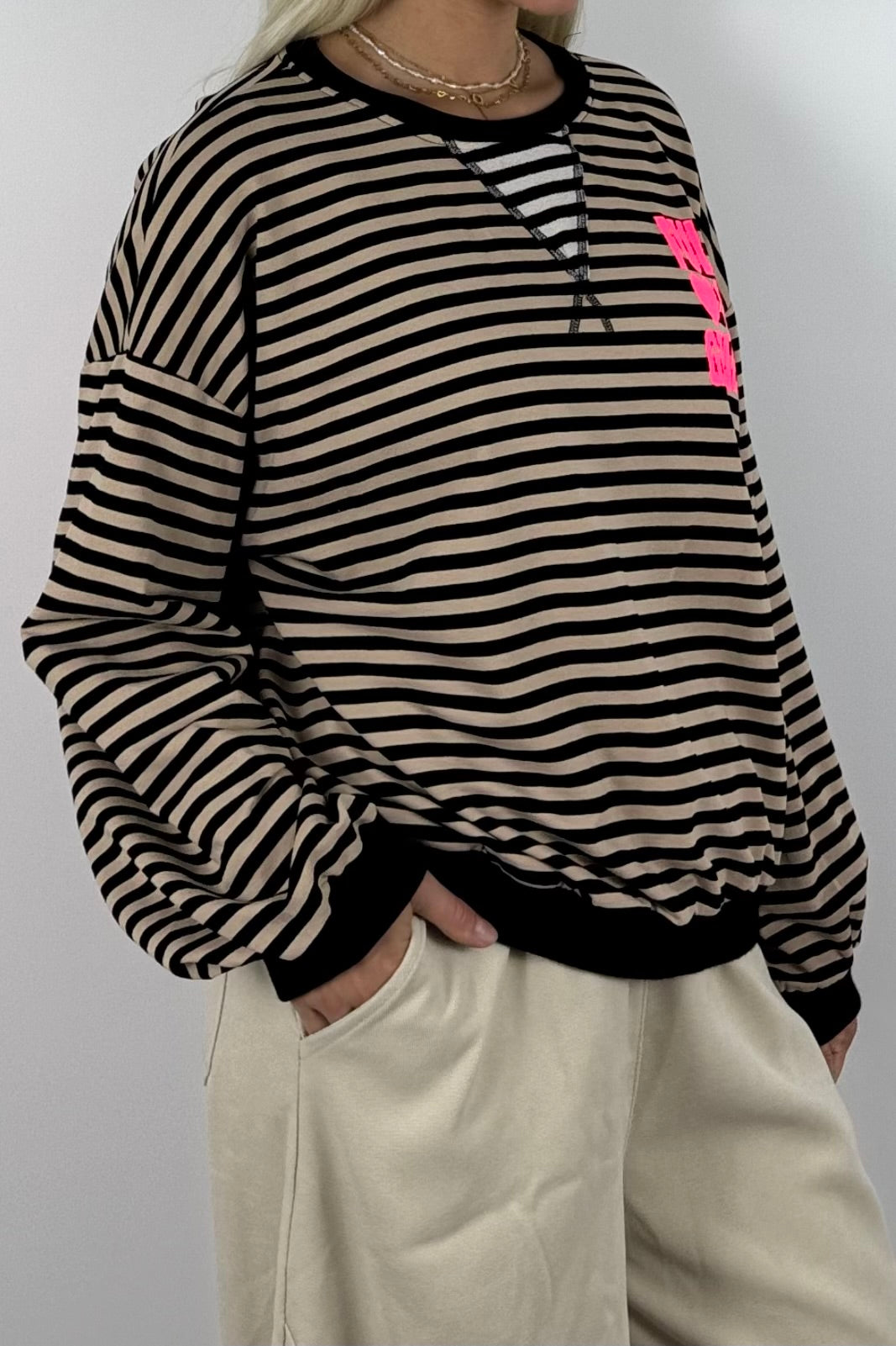 Oversize Streifen-Shirt mit „Full of Grace“-Schoko